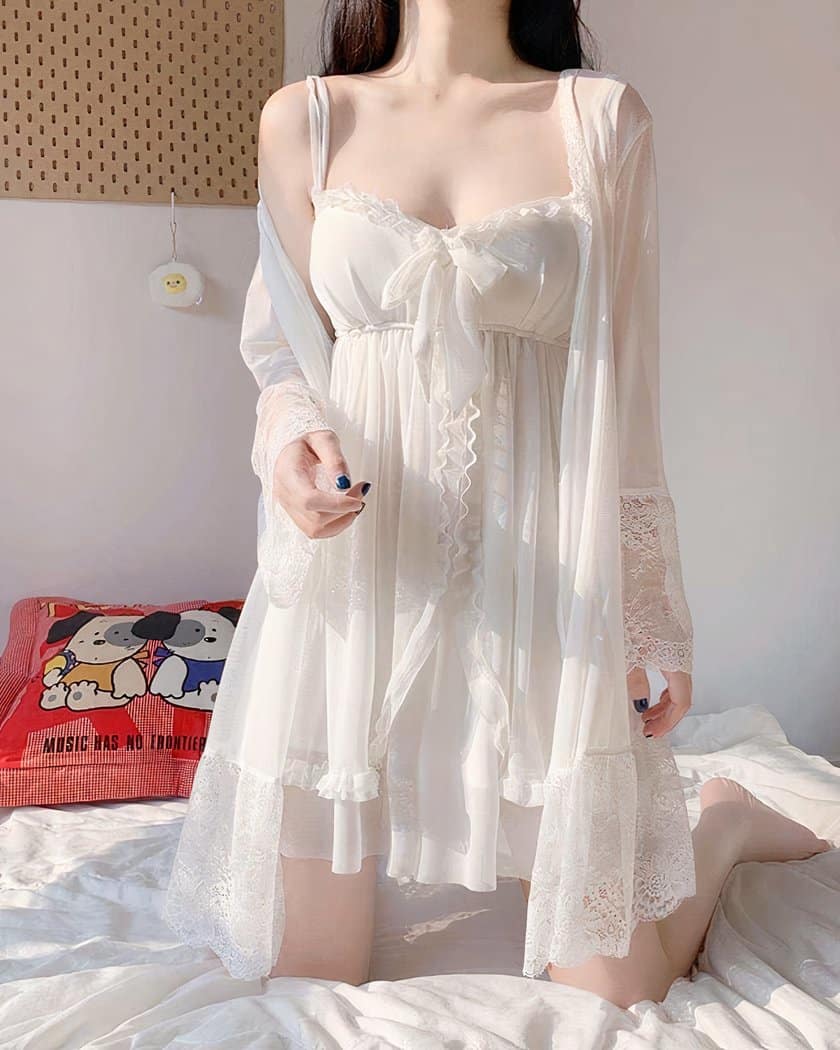 Nuisette Babydoll Blanche à Noeud et Sur-Robe en Dentelle