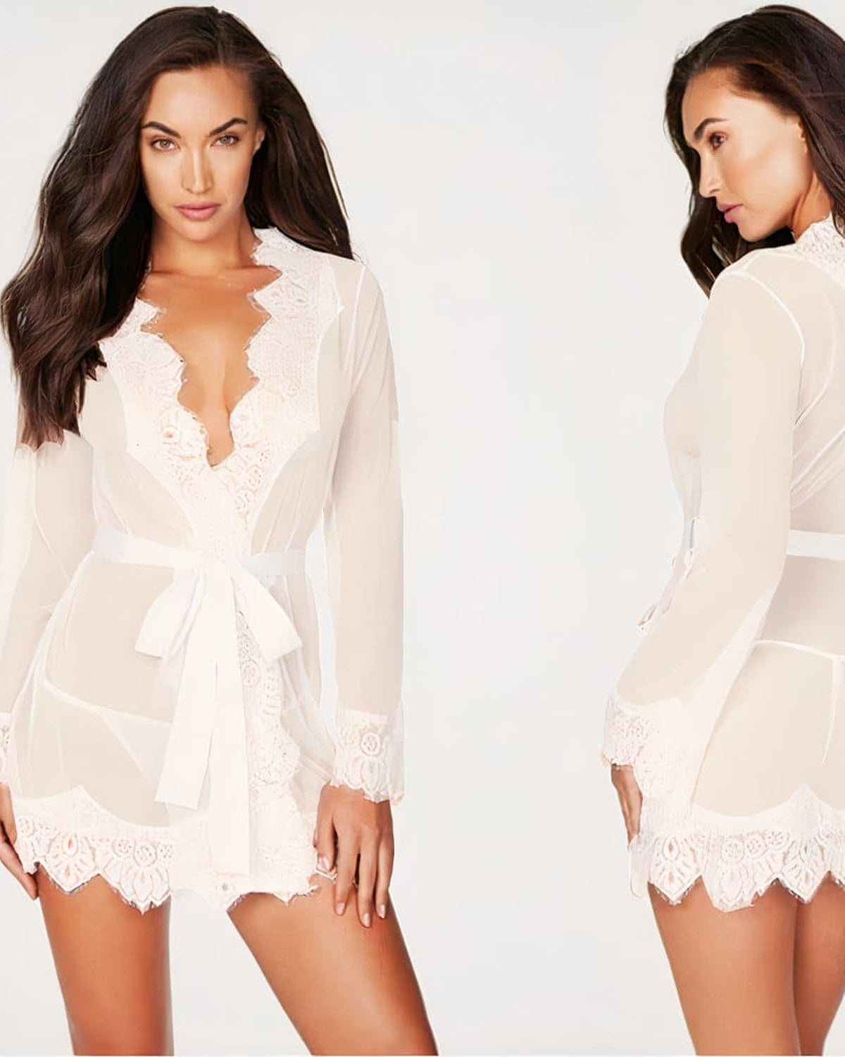 Nuisette blanche transparente portée, modèle souriante en décor boudoir