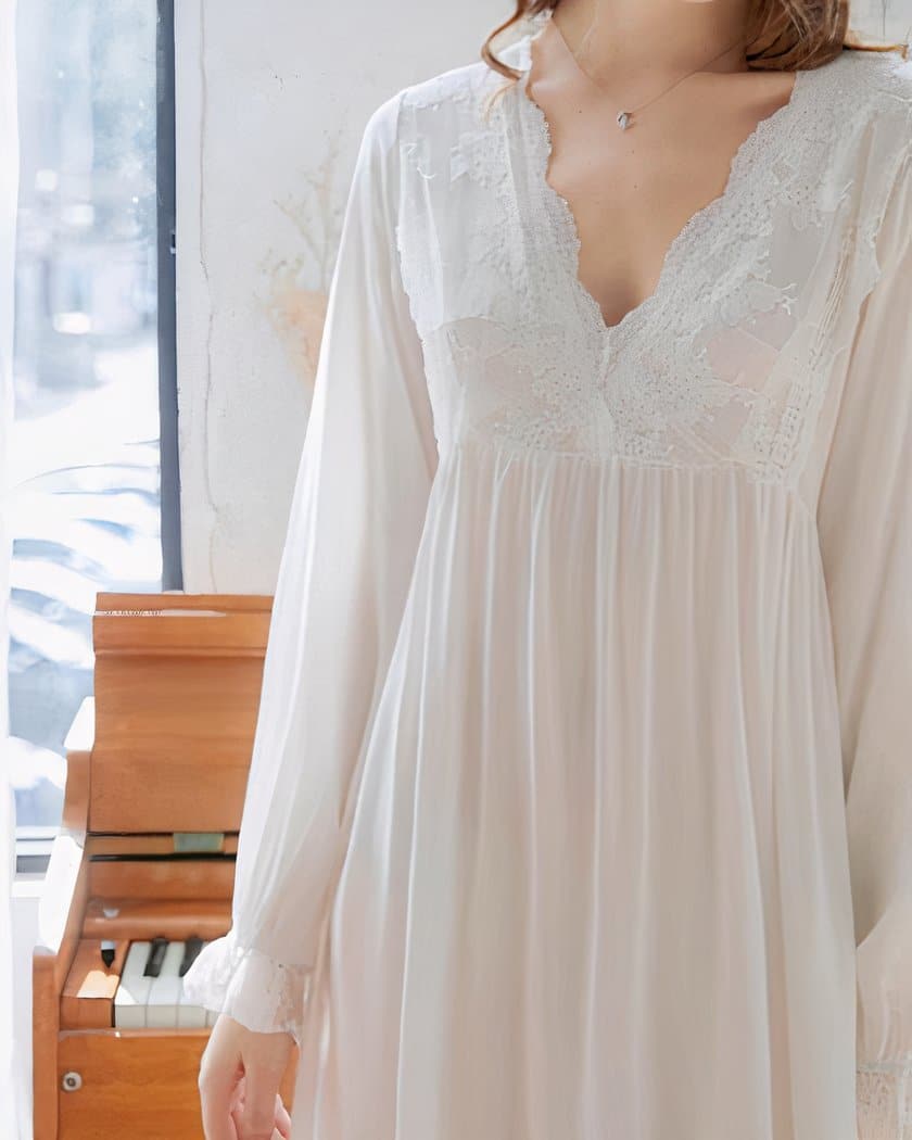 Nuisette victorienne longue en coton ivoire