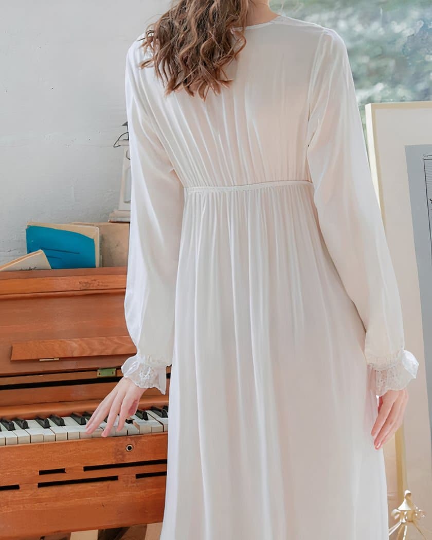 Nuisette victorienne longue en coton ivoire