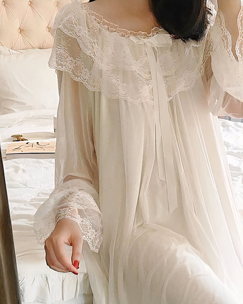 Nuisette longue vintage ivoire en dentelle