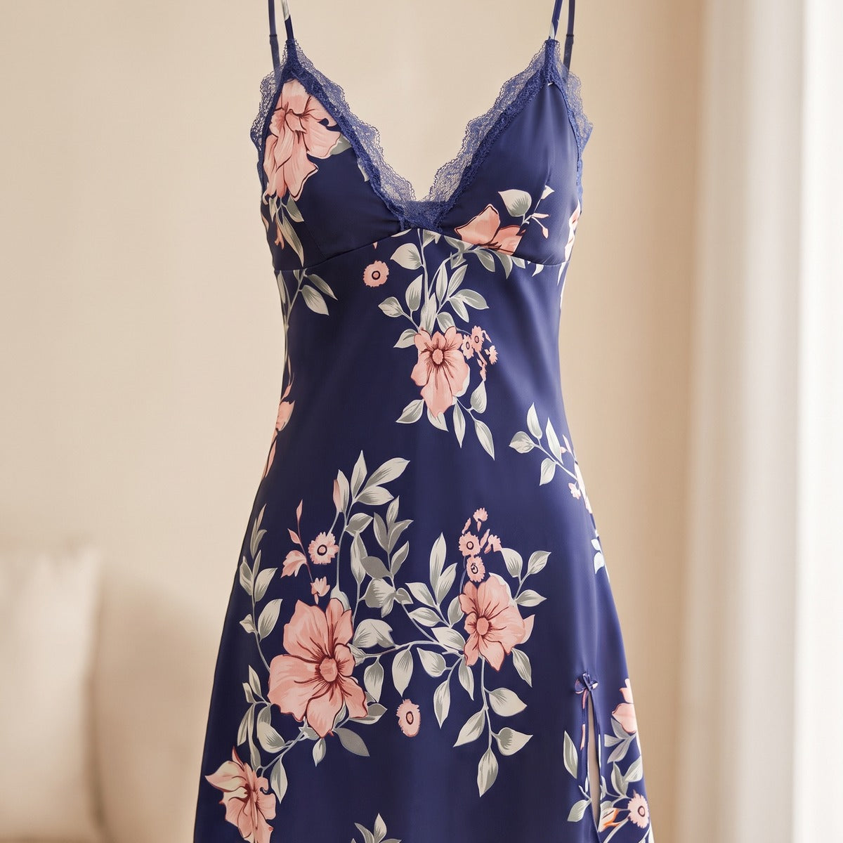 nuisette bleue avec imprime fleuri bloc3 Image