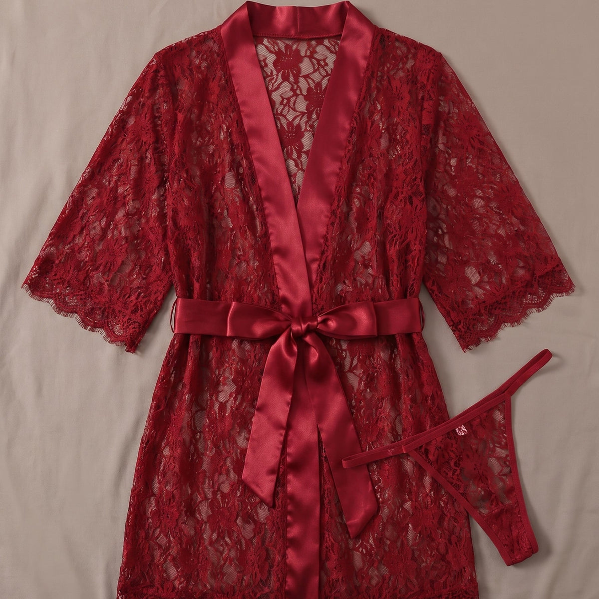 L'audace d'une dentelle rouge transparente — Nuisette Kimono Court en Dentelle Rouge Transparente