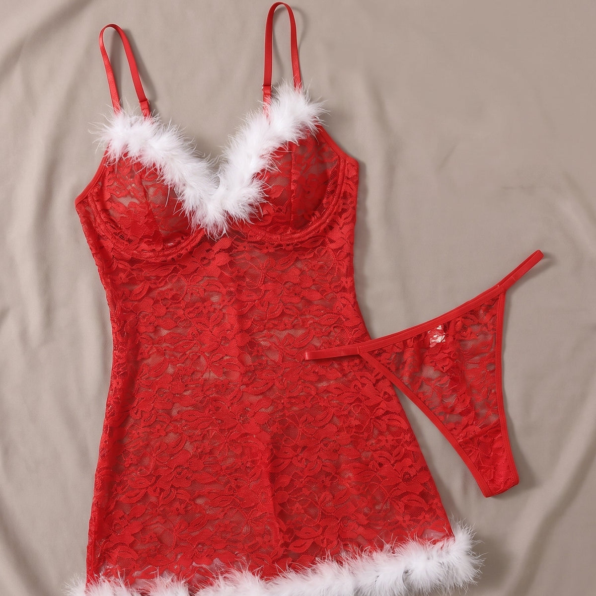 L'esprit festif d'une nuisette de Noël — Nuisette de Noël Rouge en Dentelle et Fourrure