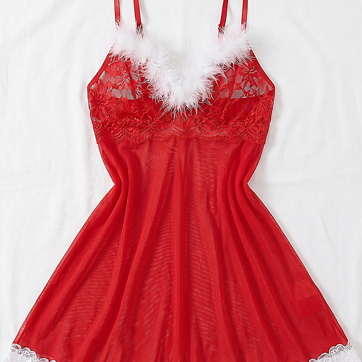L'esprit de Noël, version sensuelle — Nuisette de Noël rouge en dentelle et fourrure