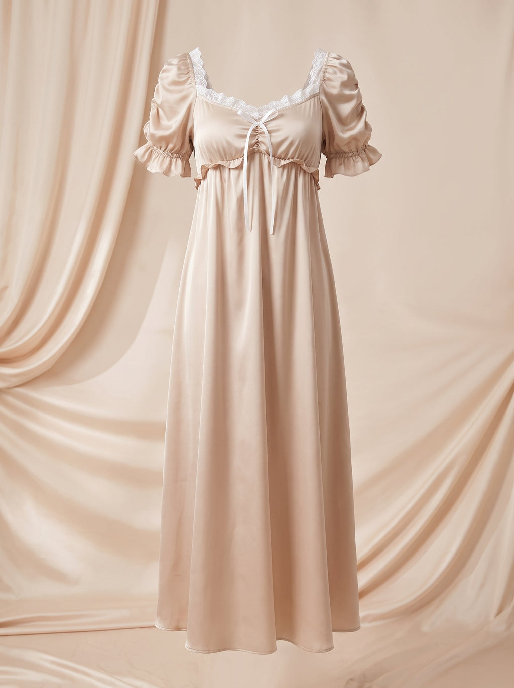 Ghost mannequin nuisette satin champagne coupe empire