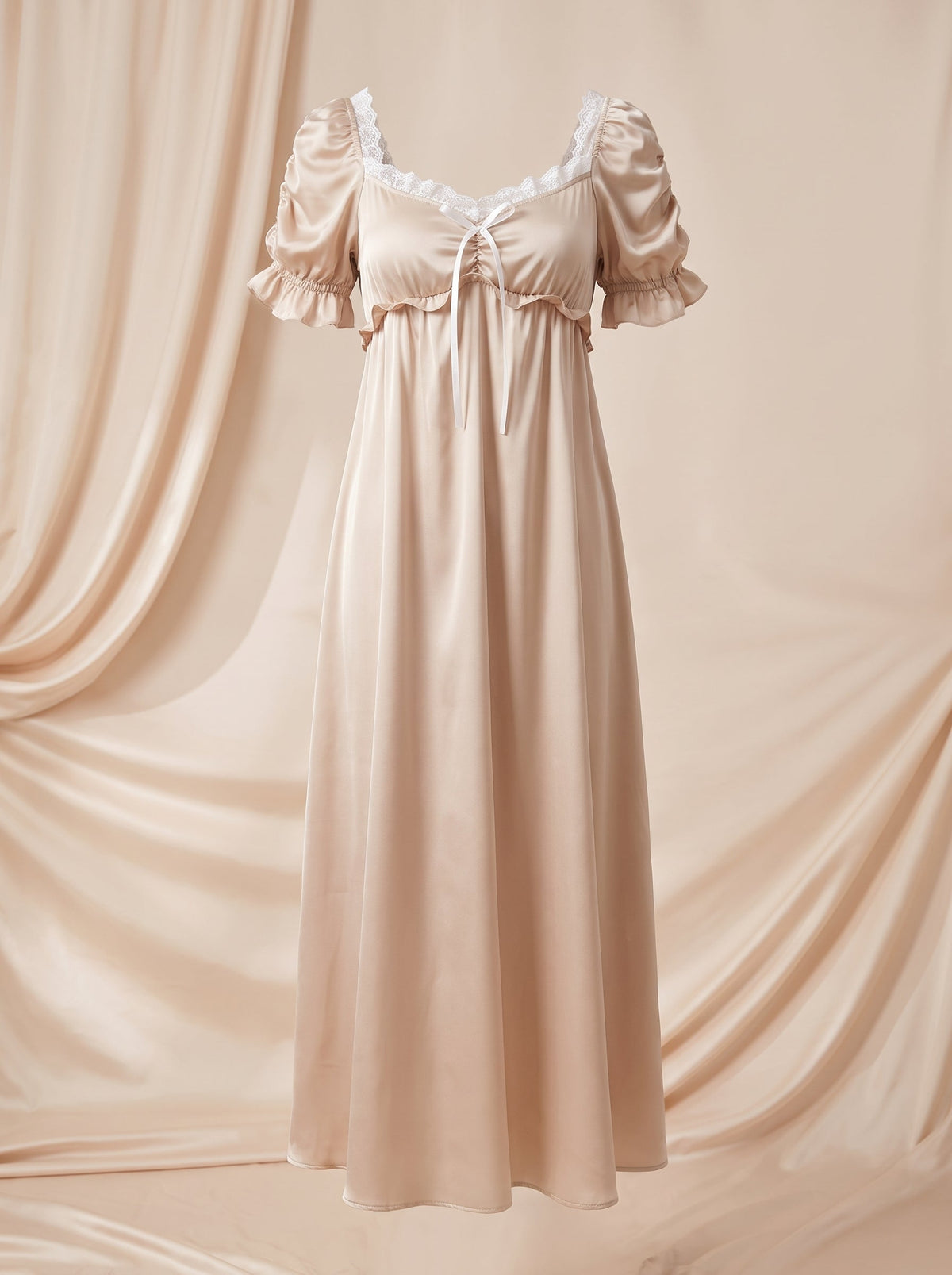 Ghost mannequin nuisette satin champagne coupe empire