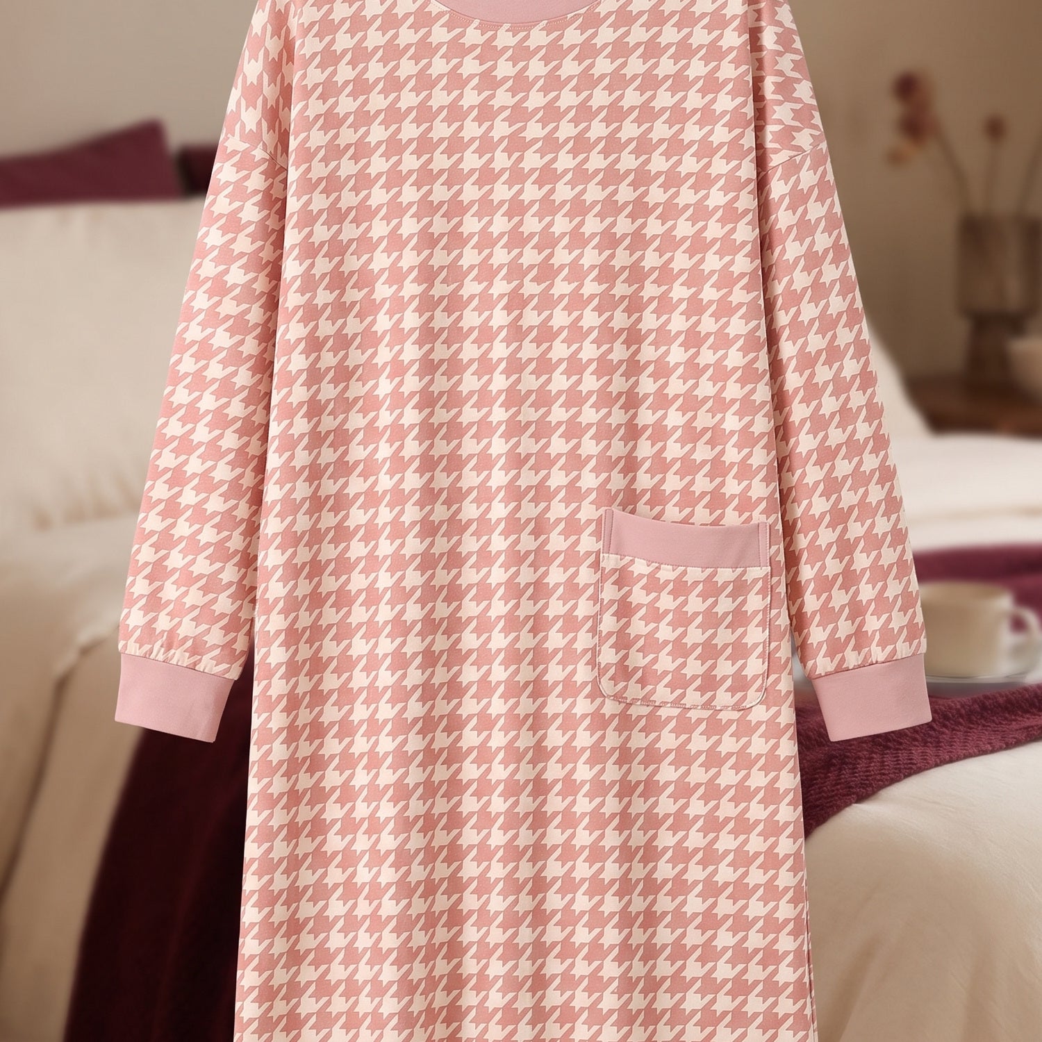 Poche plaquée et tombé de la chemise de nuit rose pied-de-poule Image