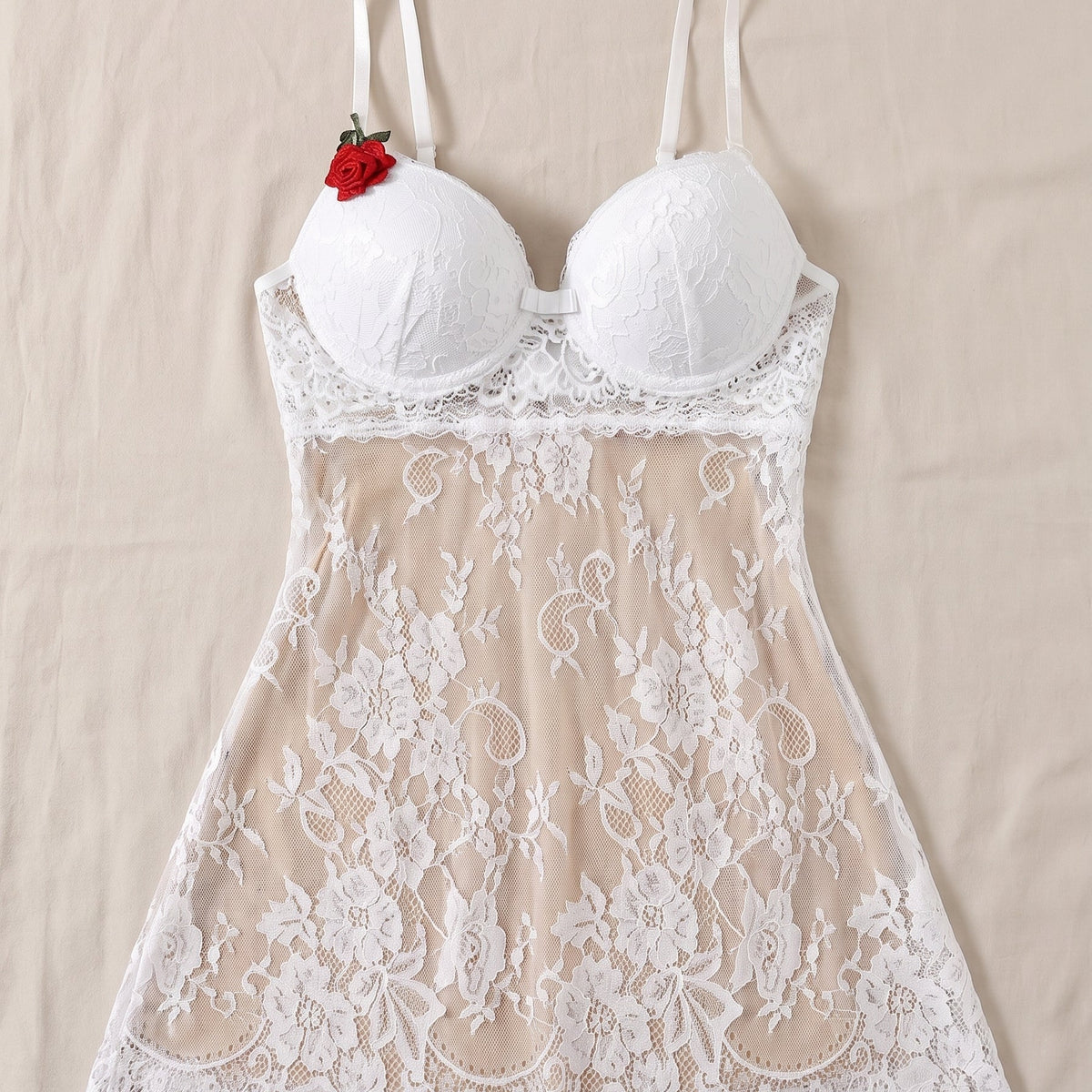 Le blanc, romantique et sensuel — Nuisette babydoll en dentelle blanche avec bustier