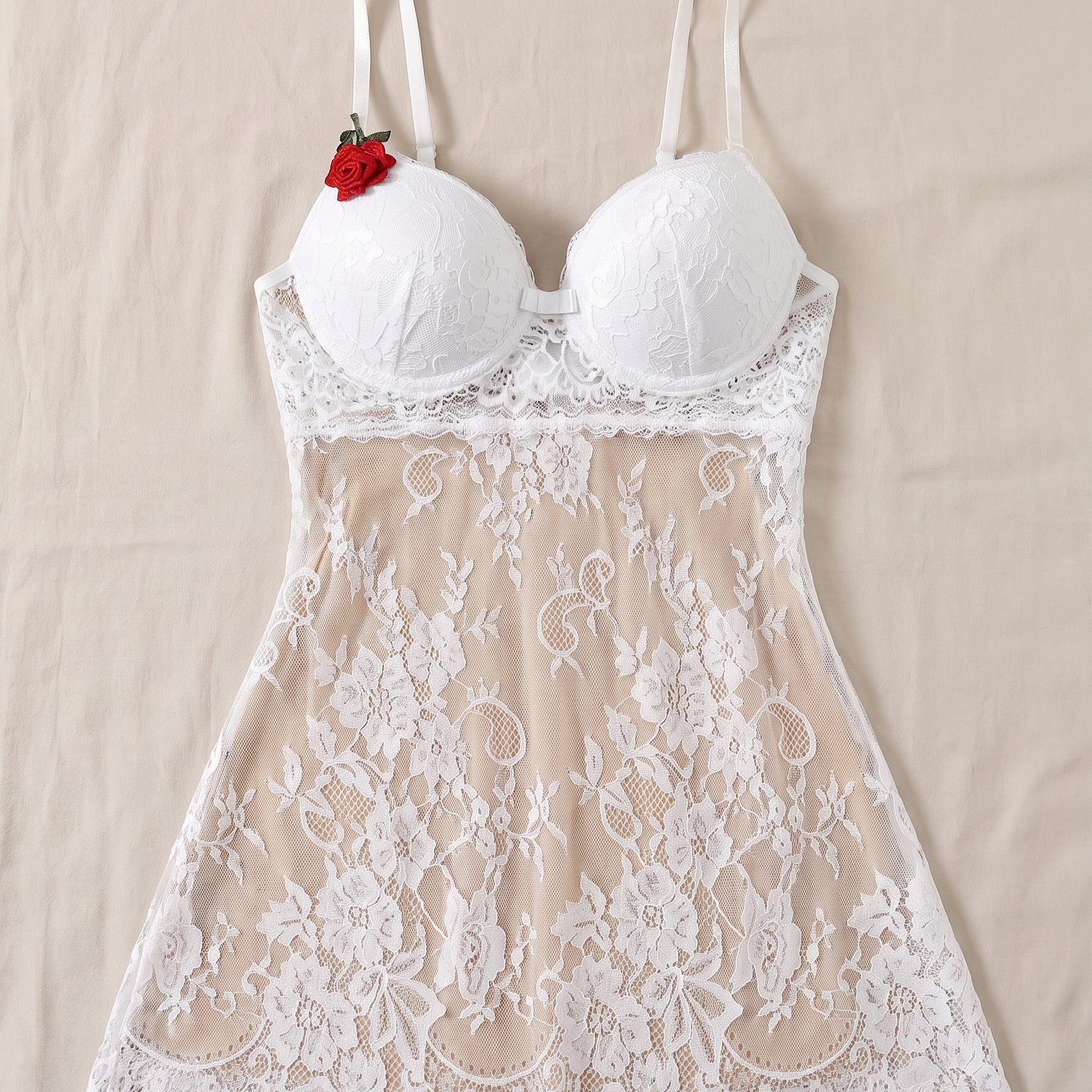 Le blanc, romantique et sensuel — Nuisette babydoll en dentelle blanche avec bustier Image