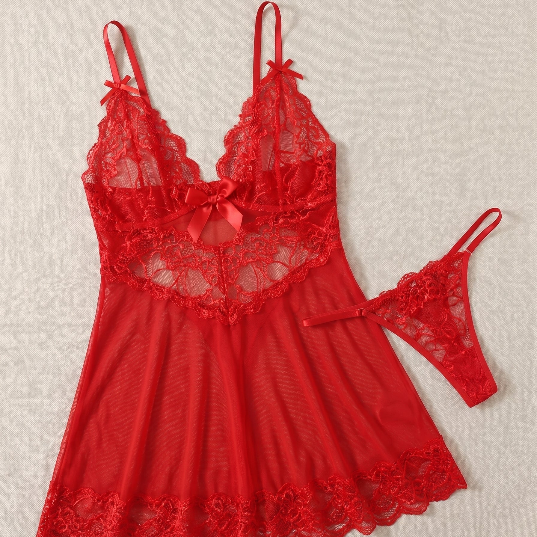 Le rouge de tous les désirs — Nuisette babydoll en dentelle rouge transparente Image
