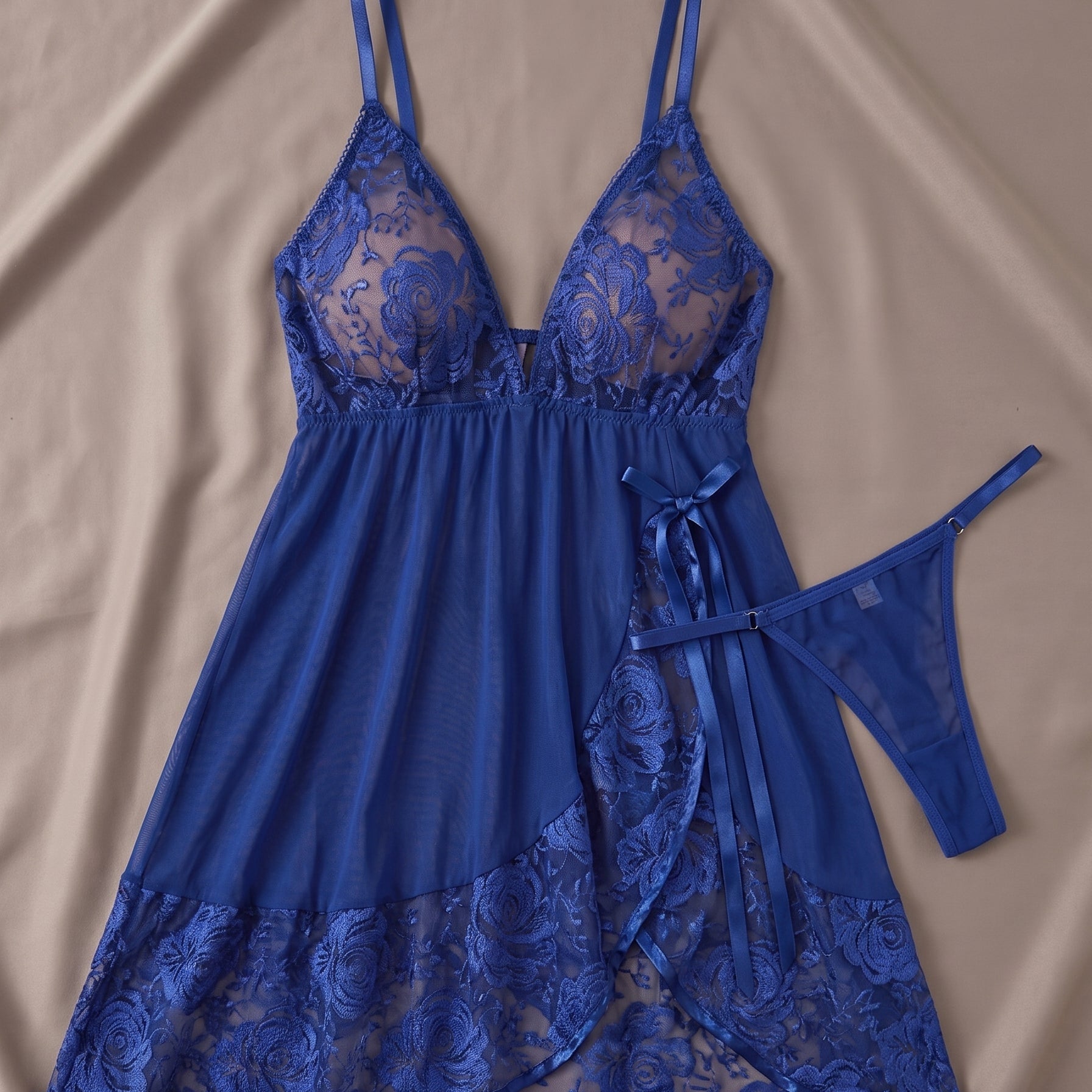L'éclat d'une dentelle bleu roi — Nuisette Babydoll Bleu Roi en Dentelle Transparente Image