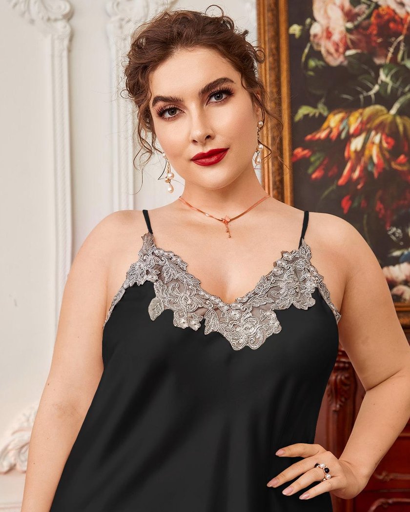 Nuisette Longue Noire Grande Taille à Dentelle Argentée