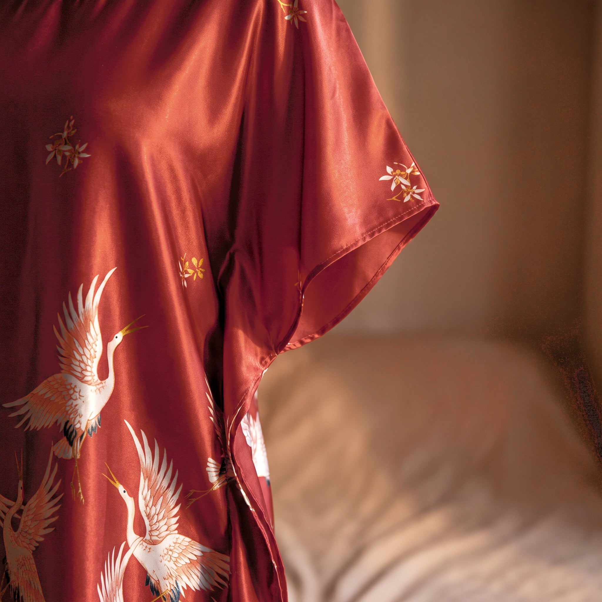 Ampleur du tissu et bord de manche de la nuisette grande taille rouge Image