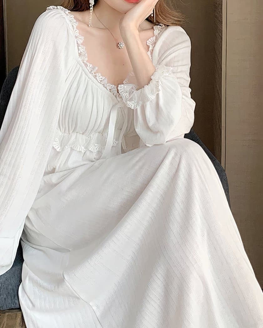 Nuisette longue en coton blanc à volants
