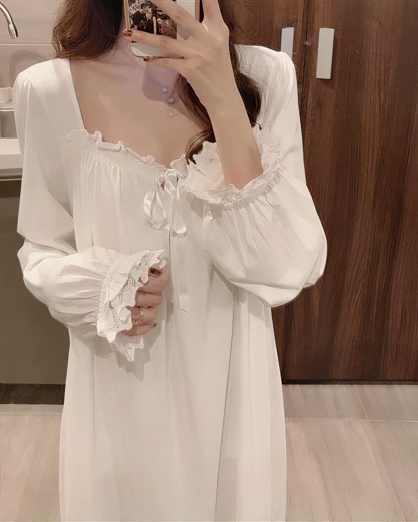 Nuisette longue romantique en dentelle