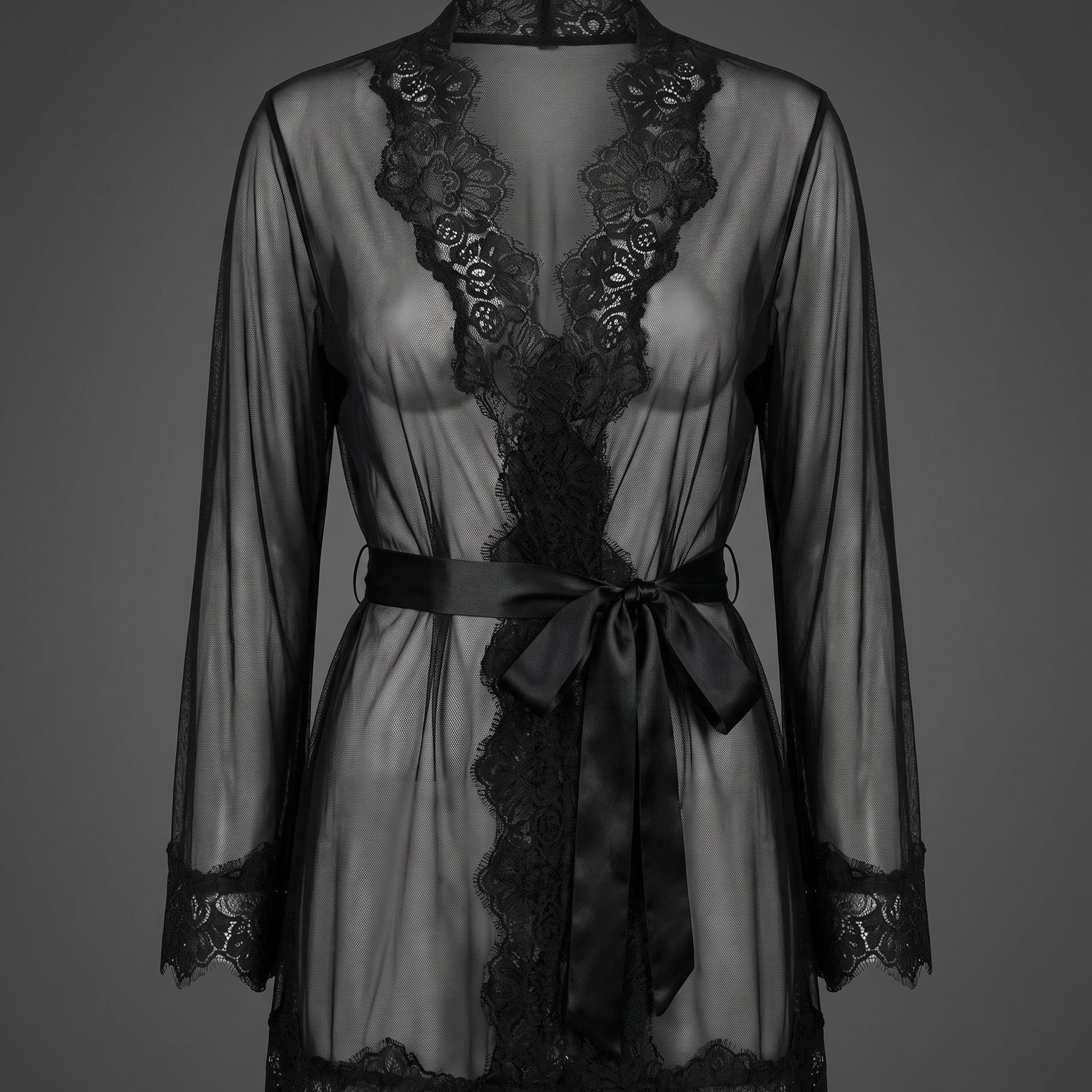 La transparence qui affole — Nuisette peignoir noir transparent en dentelle Image