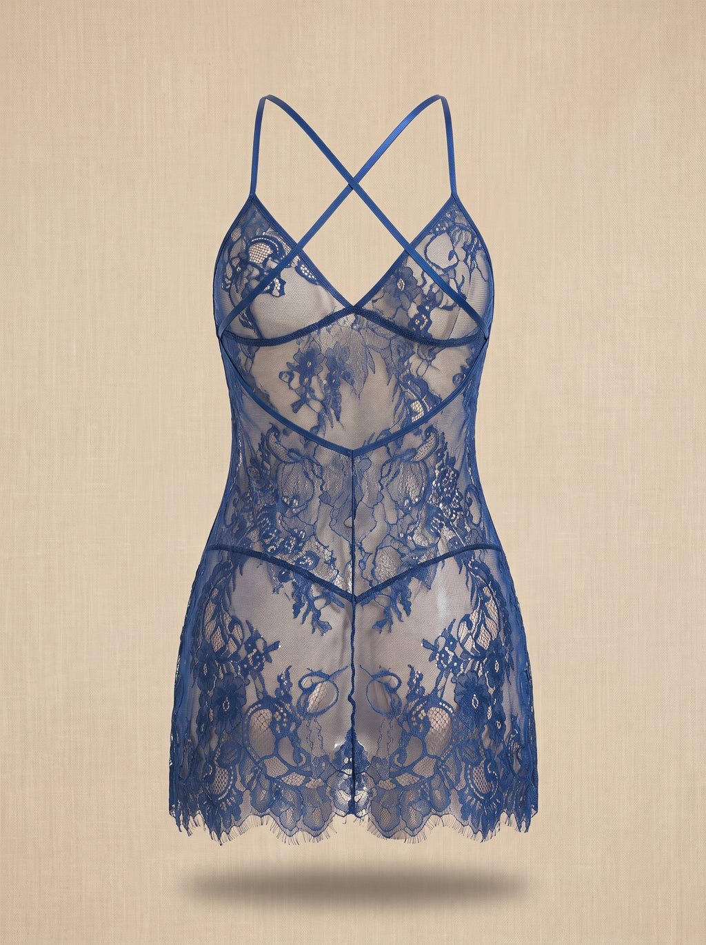 Nuisette en dentelle bleue vue de dos, brides croisees et dentelle florale