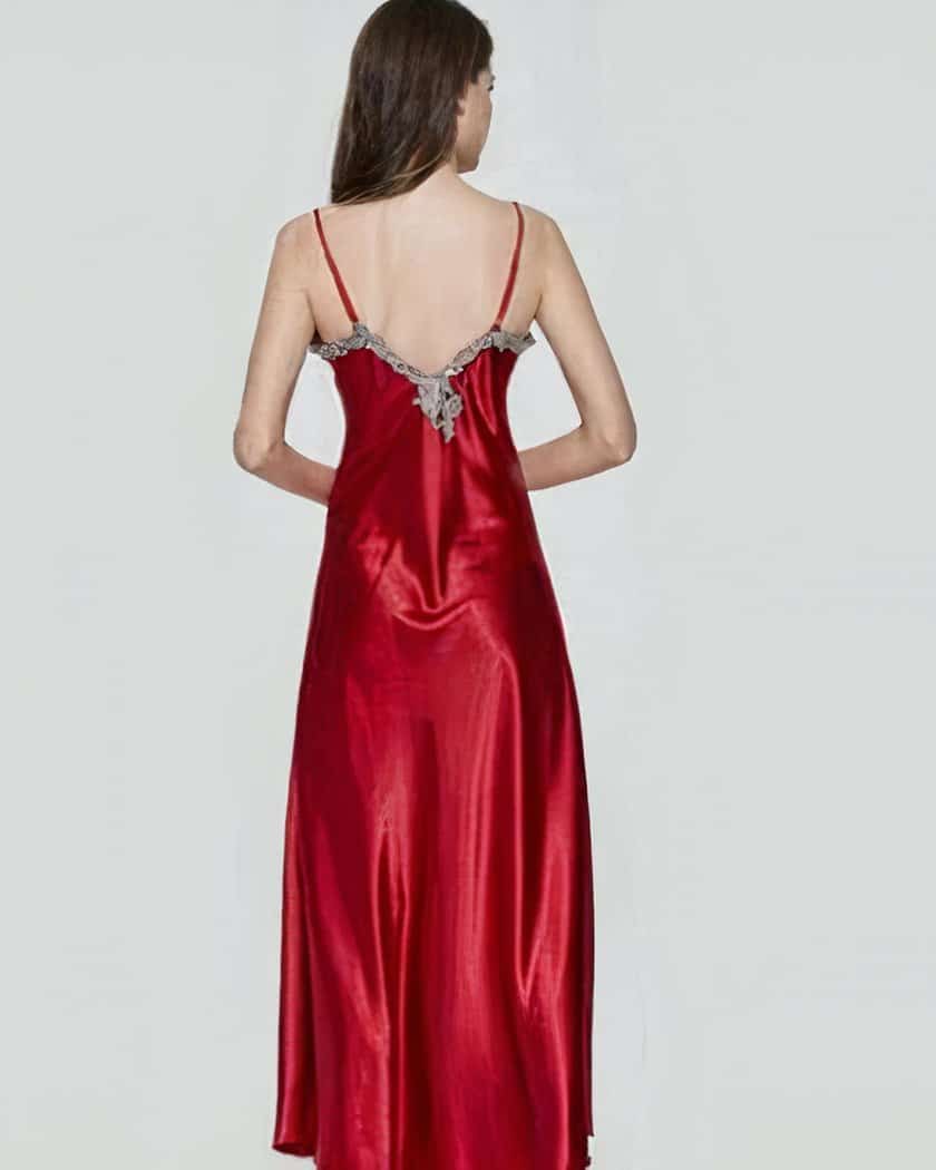 Nuisette Longue en Satin Rouge à Dos Évasé