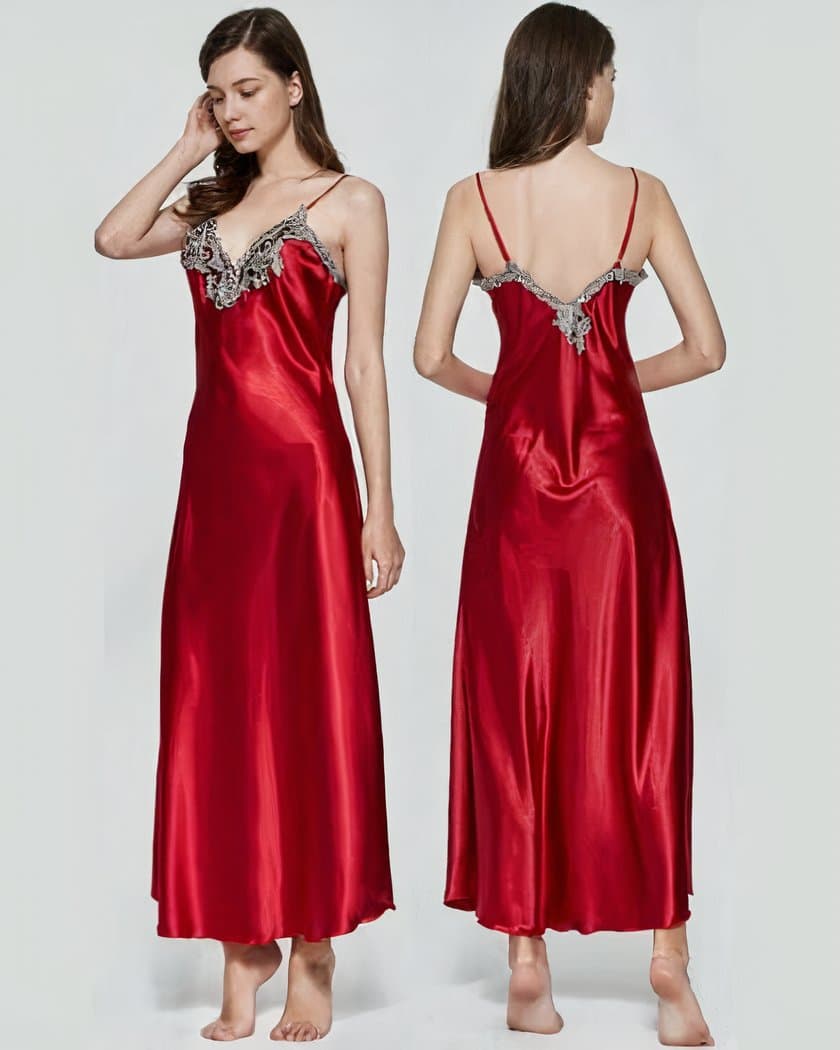 Nuisette Longue en Satin Rouge à Dos Évasé