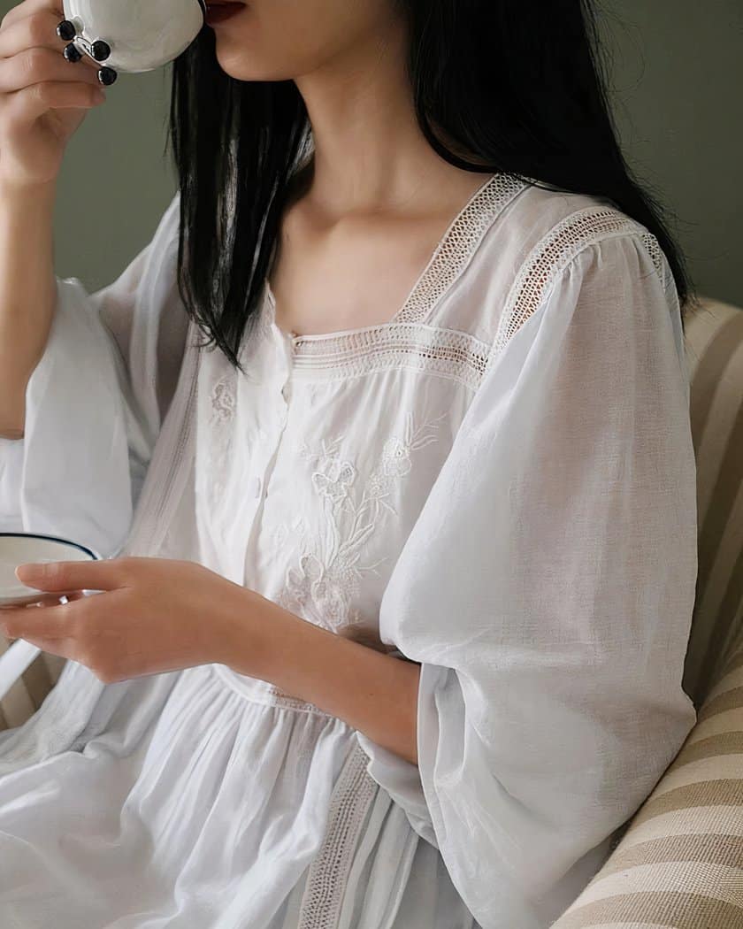 Nuisette longue vintage en coton brodé