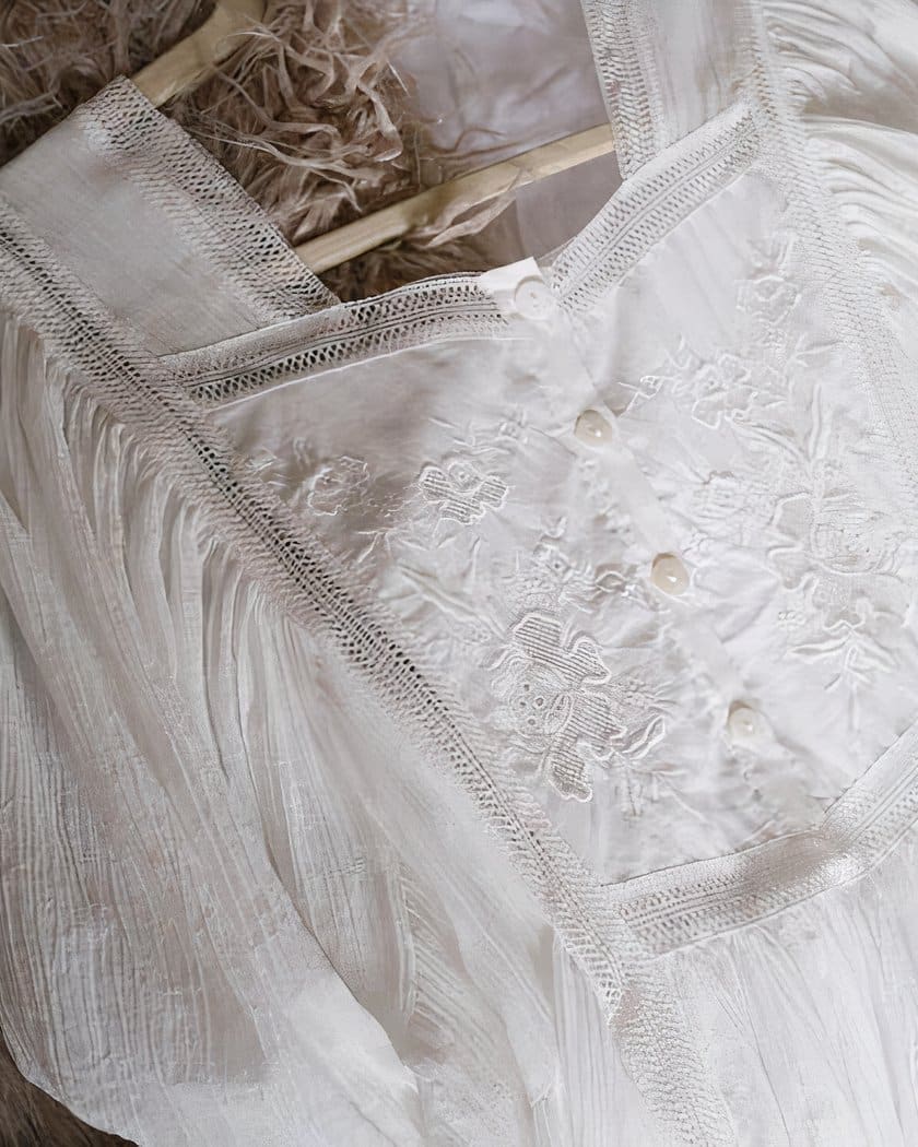 Nuisette longue vintage en coton brodé