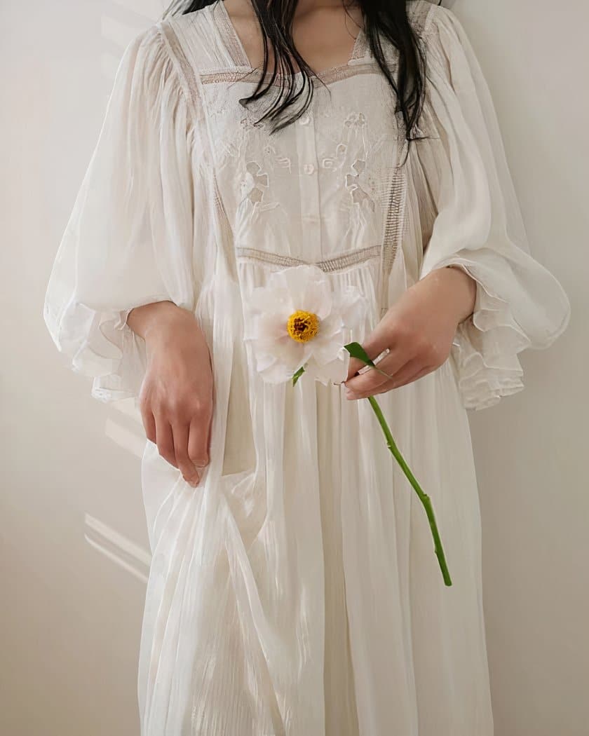Nuisette longue vintage en coton brodé