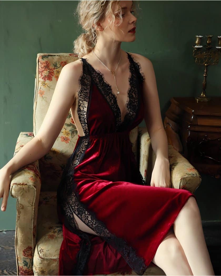 Nuisette Longue en Velours Rouge à Dentelle Noire