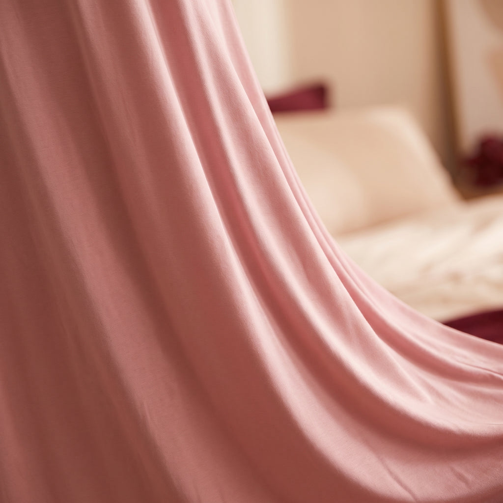 Texture et tombé fluide du modal de la nuisette rose