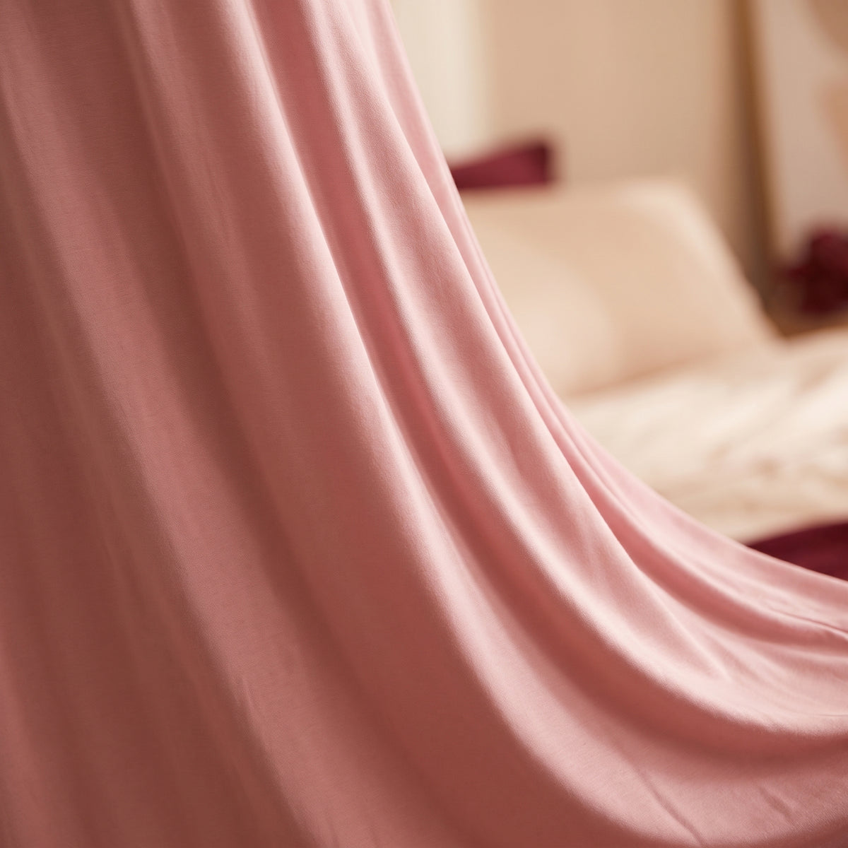 Texture et tombé fluide du modal de la nuisette rose