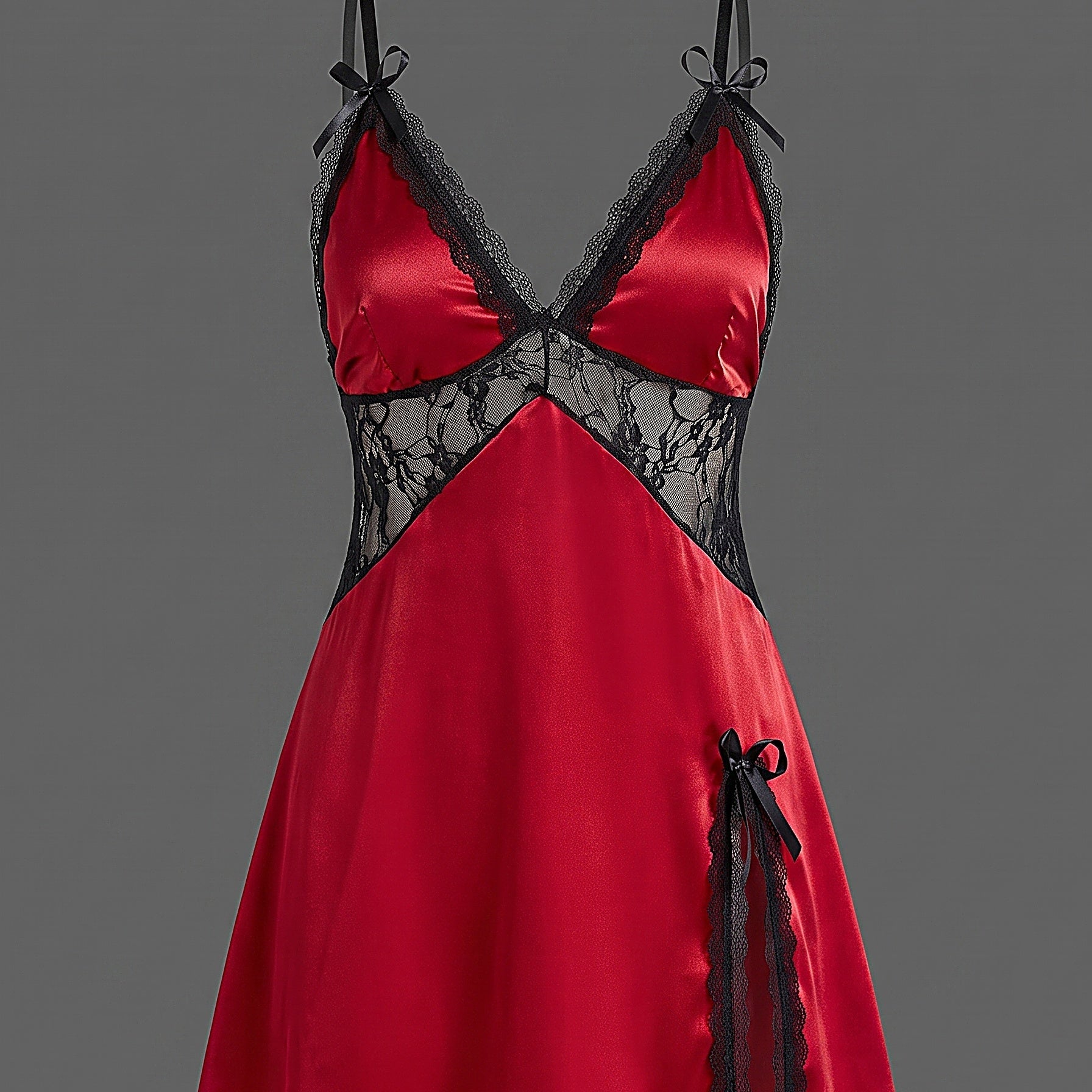 Rouge passion, dentelle noire — Nuisette en satin rouge et dentelle noire, col V Image