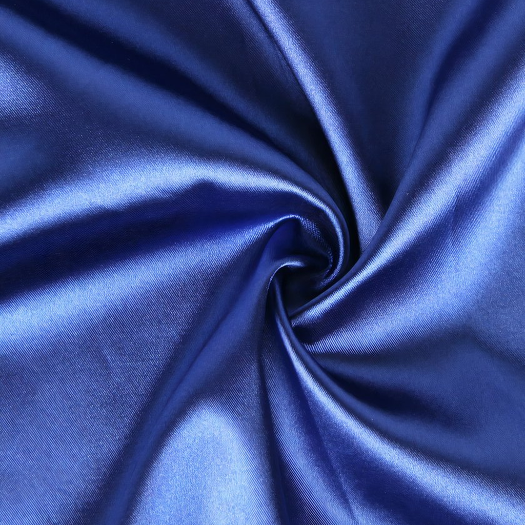 Reflets du tissu bleu roi de la nuisette grande taille