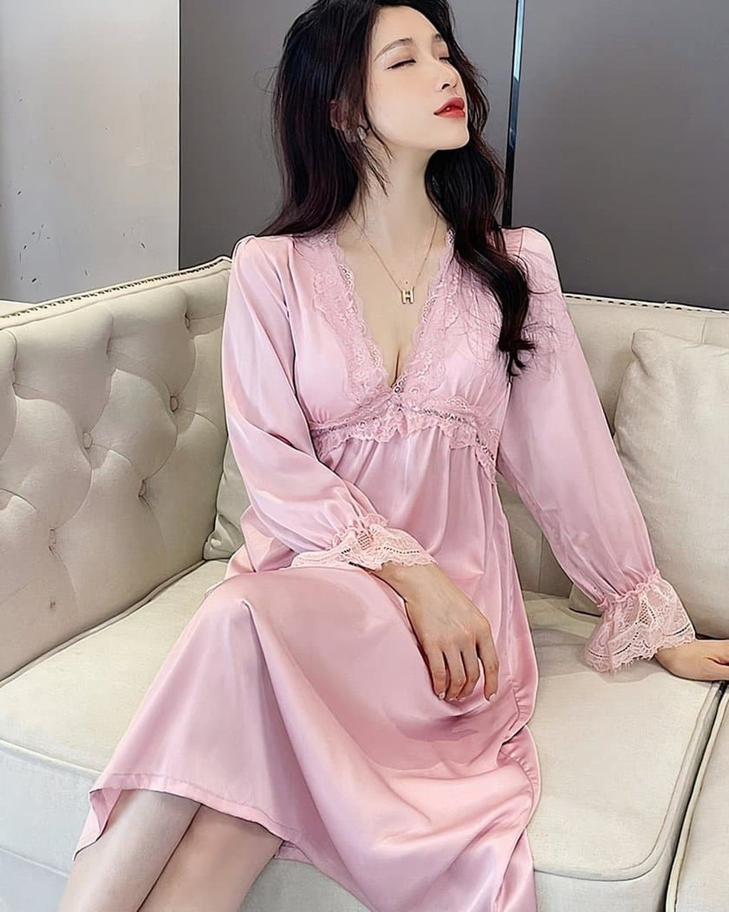 Photo fournisseur nuisette robe longue et manches longues en satin rose