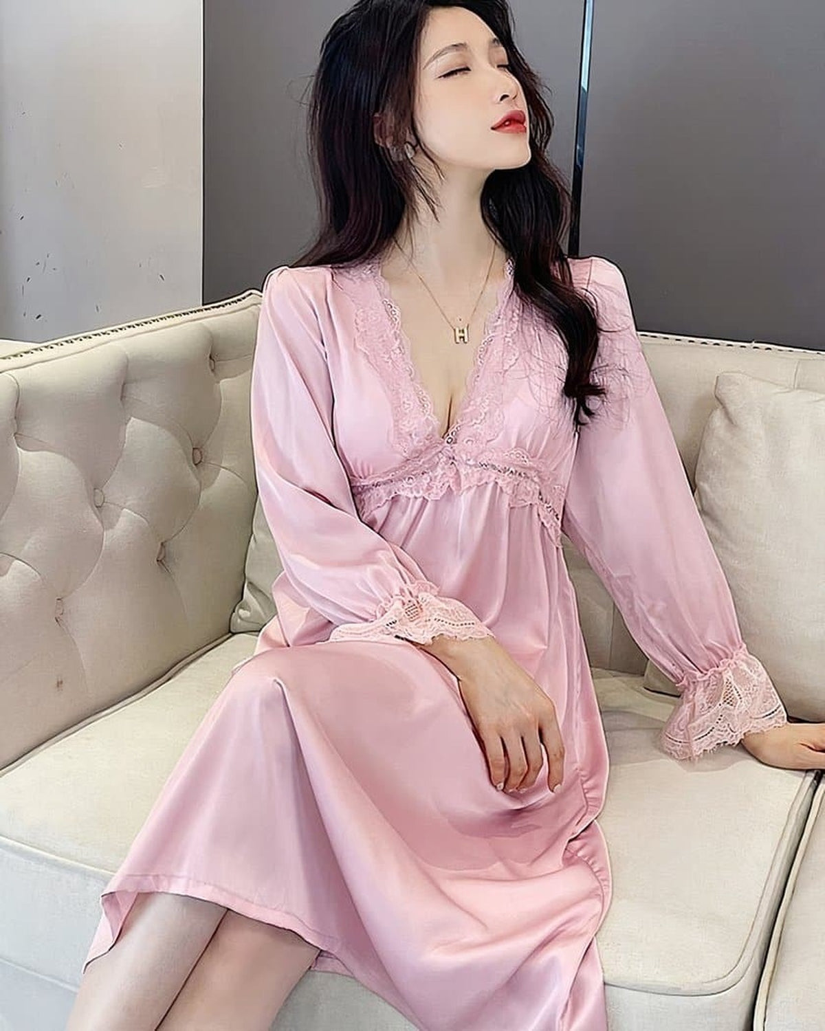Photo fournisseur nuisette robe longue et manches longues en satin rose