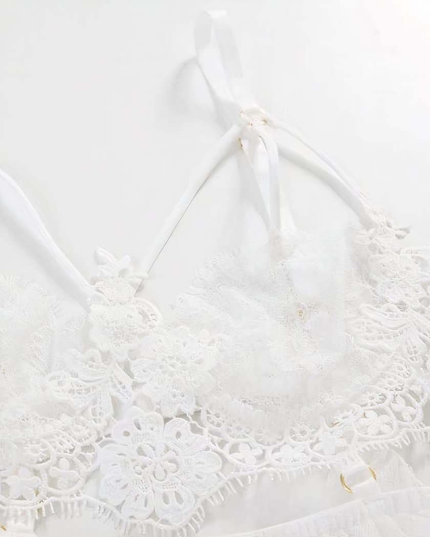 Nuisette babydoll en dentelle blanche avec string