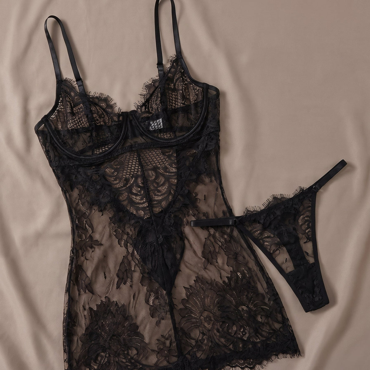 L'audace d'une dentelle transparente — Nuisette Babydoll Noire en Dentelle Transparente et String