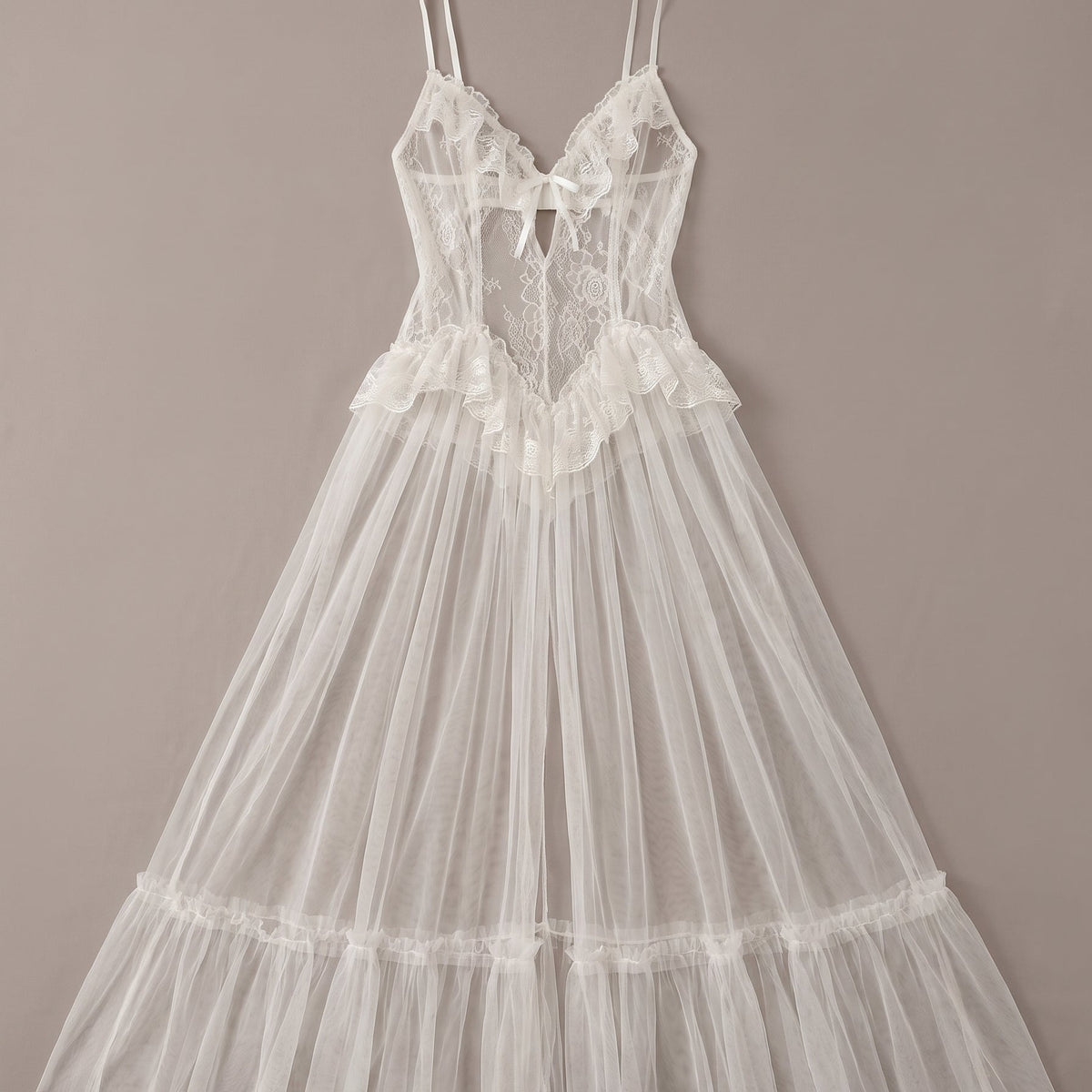 Un romantisme vintage et éthéré — Nuisette Longue Transparente Vintage en Tulle