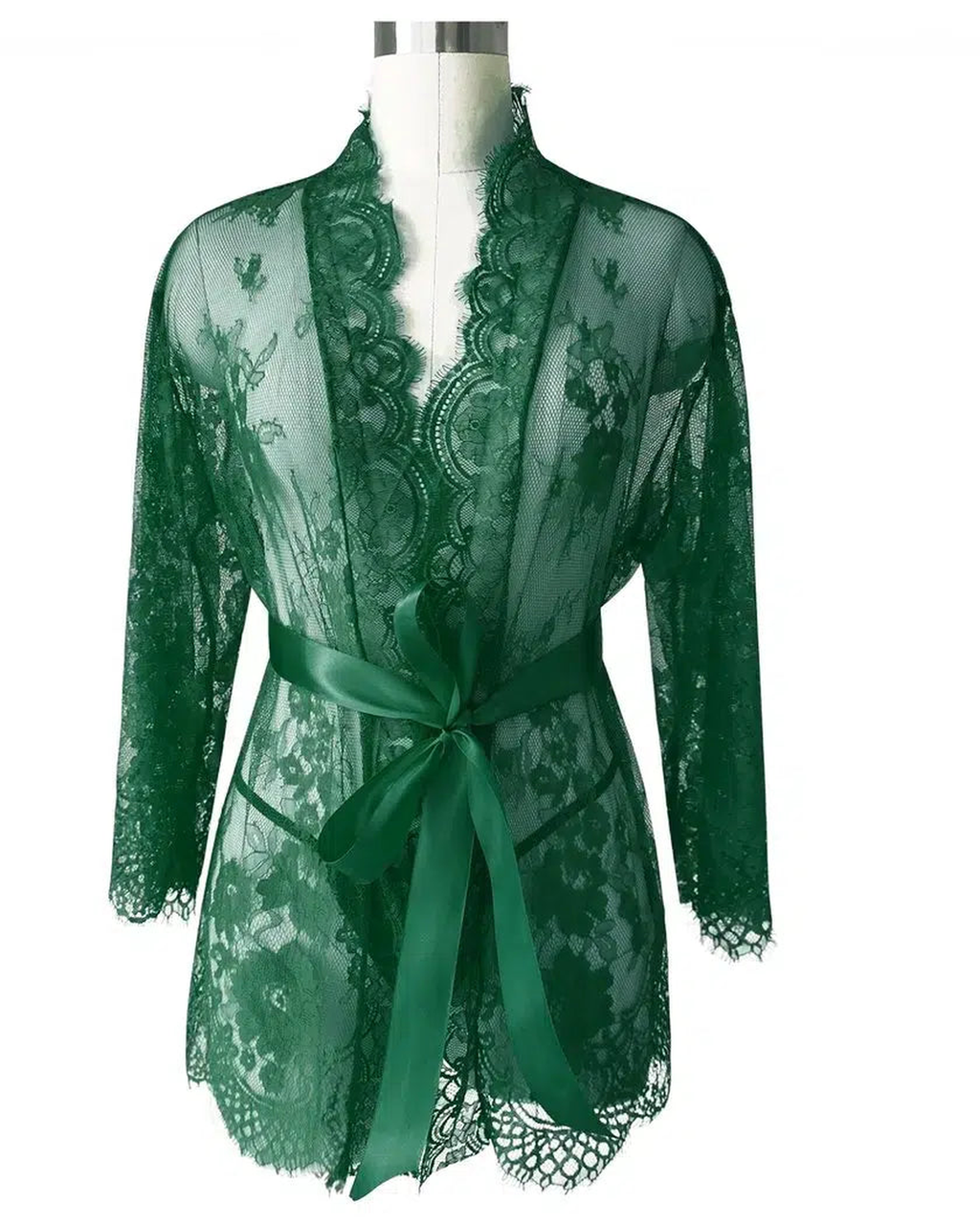 Nuisette en dentelle verte vue de face, ceinture de satin nouée