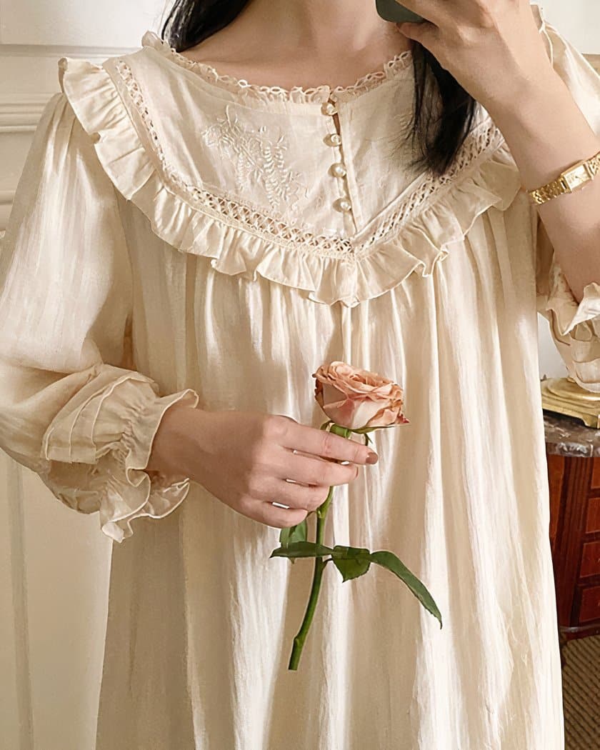Nuisette longue vintage en coton beige