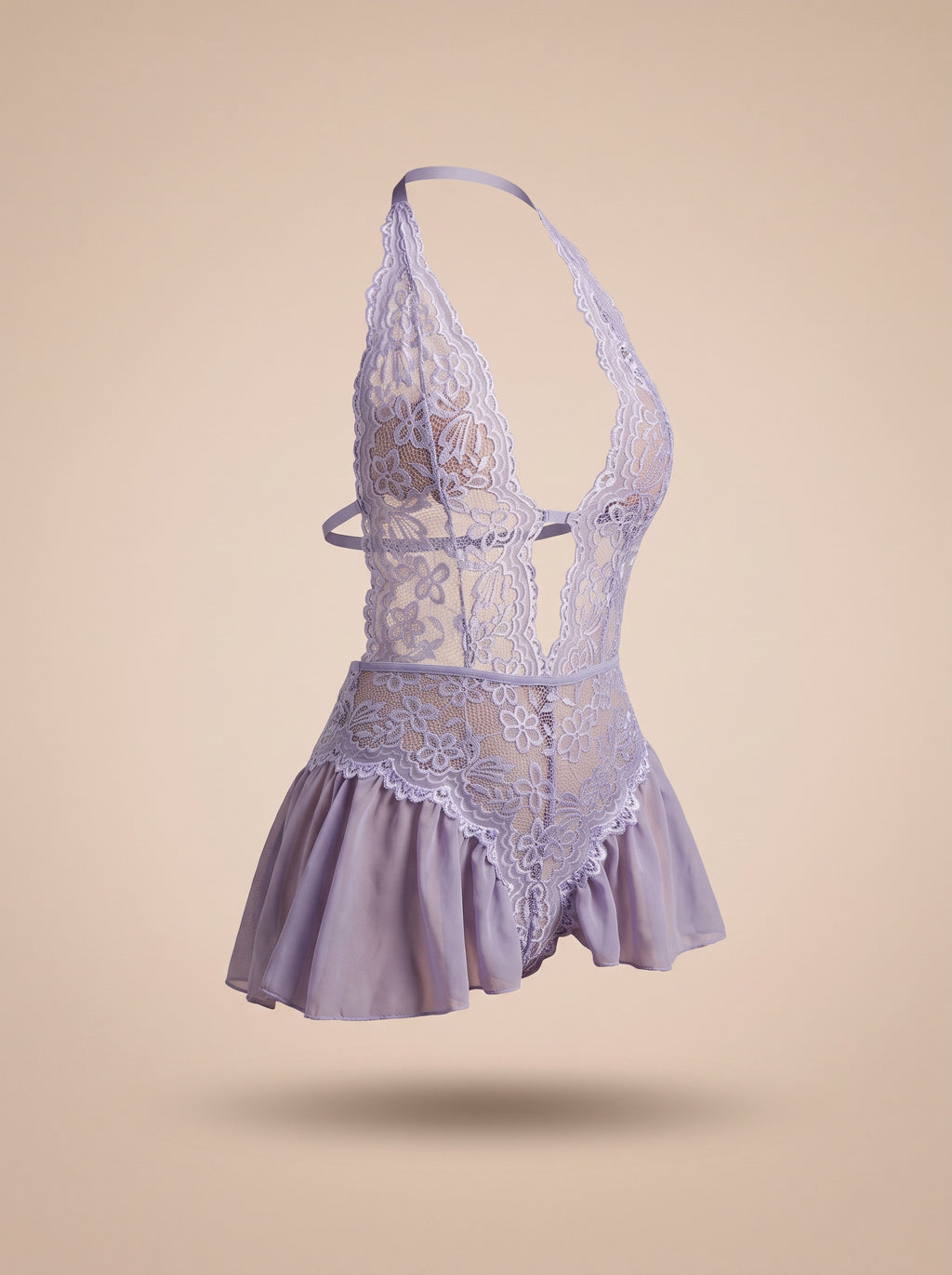 Nuisette violette en dentelle et dos nu, vue de face