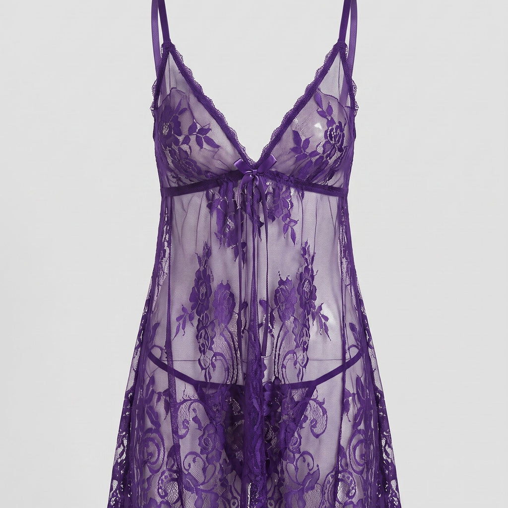 Le violet, tout en dentelle — Nuisette violette en dentelle transparente et string