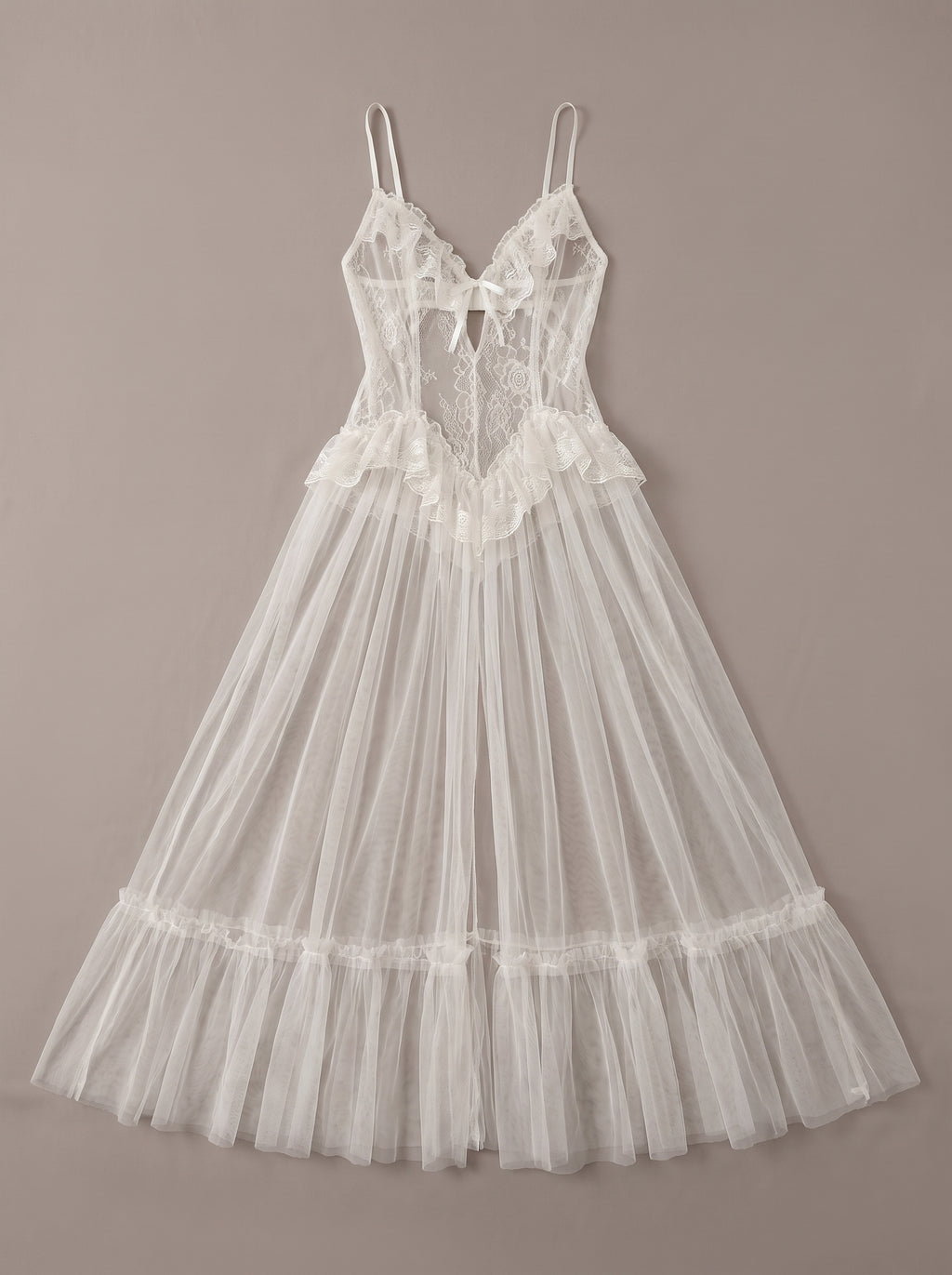 Nuisette longue vintage transparente en tulle ivoire, à plat