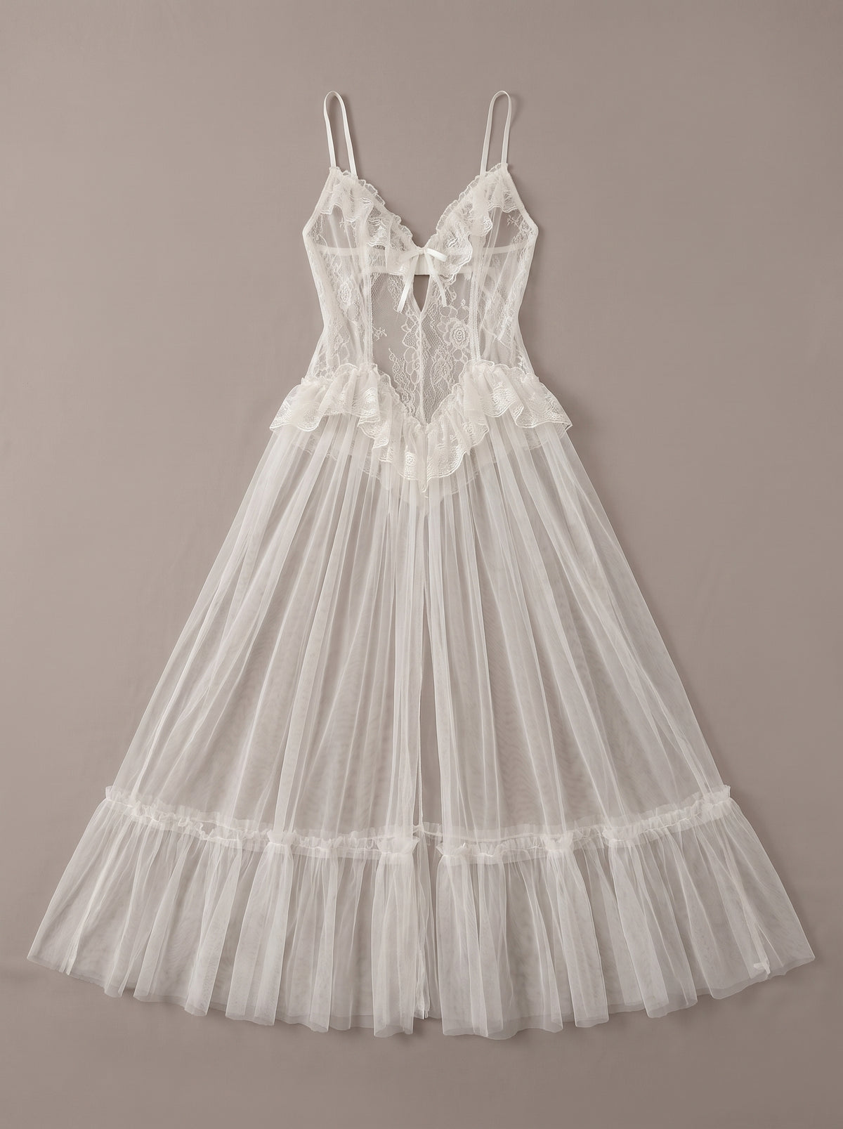 Nuisette longue vintage transparente en tulle ivoire, à plat