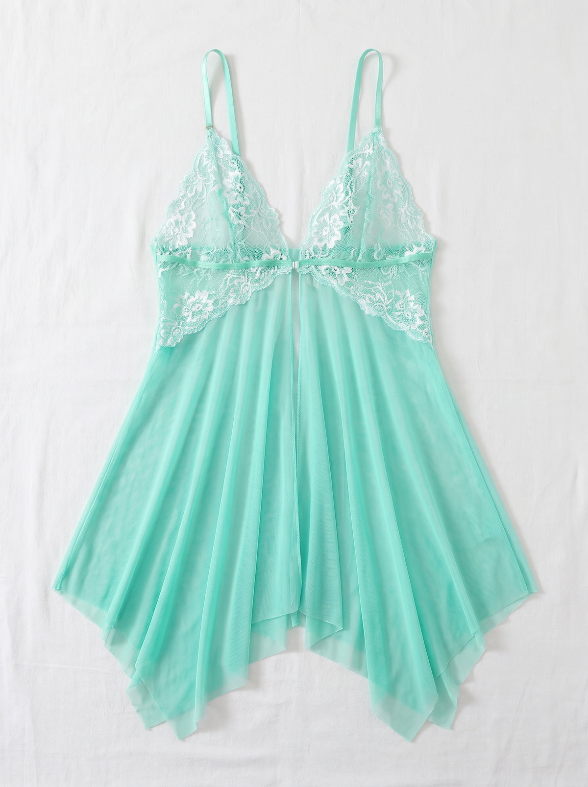 Nuisette babydoll vert menthe en dentelle et voile transparent, présentée à plat