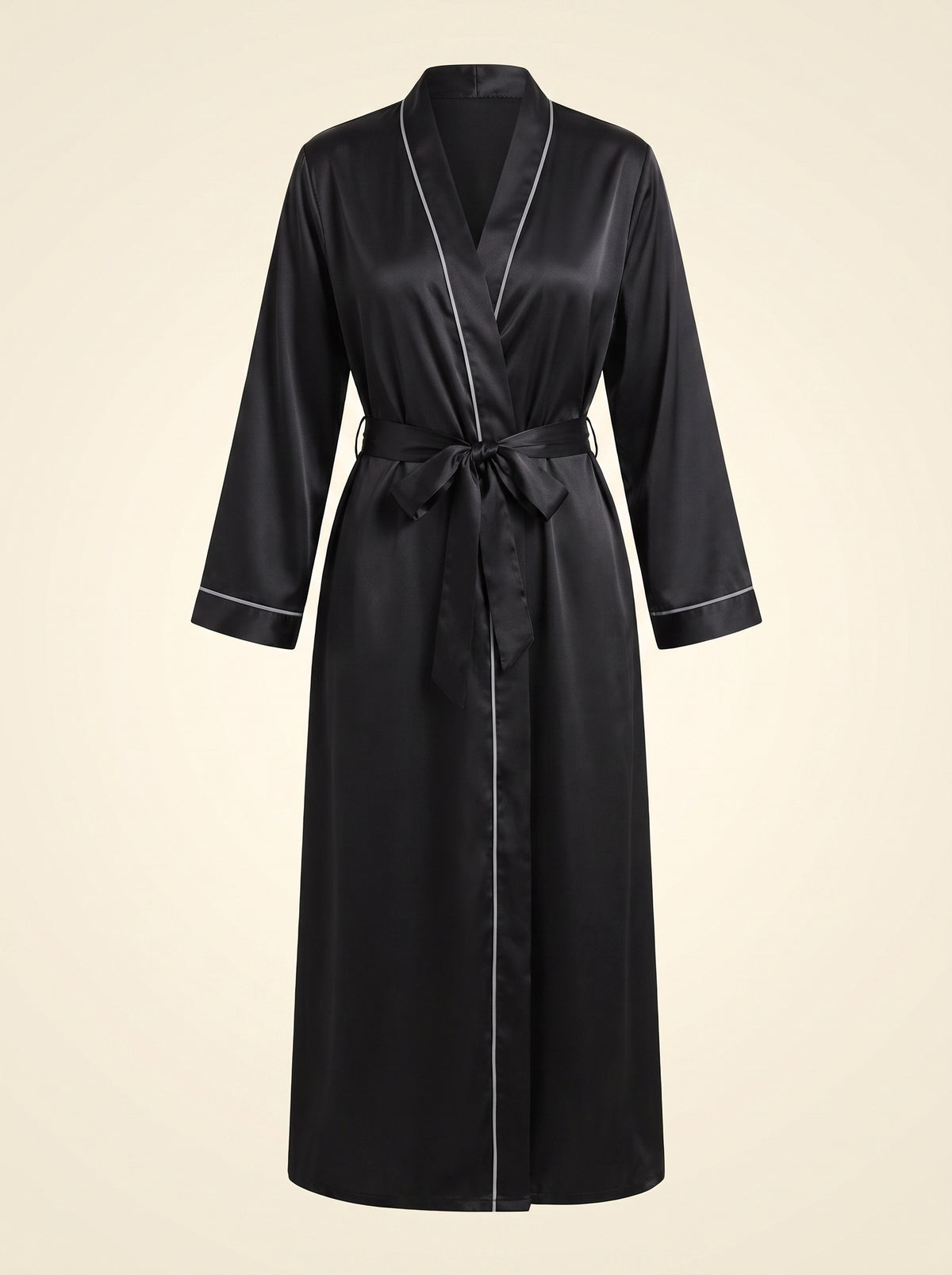 Packshot du peignoir kimono noir long en satin sur mannequin invisible