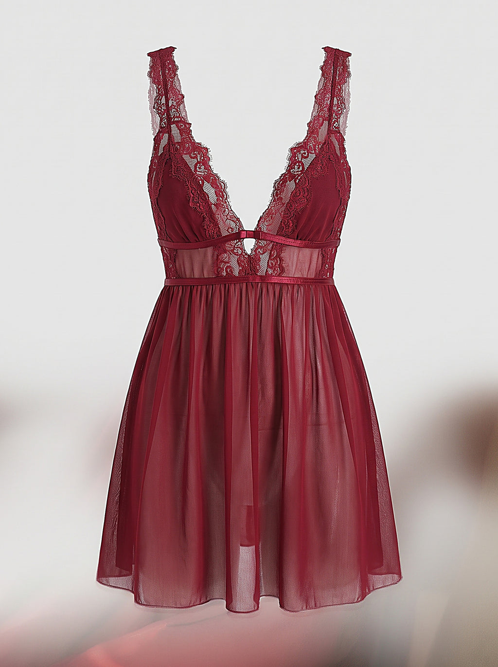 Nuisette babydoll rouge bordeaux en dentelle guipure et voile transparent, packshot mannequin invisible