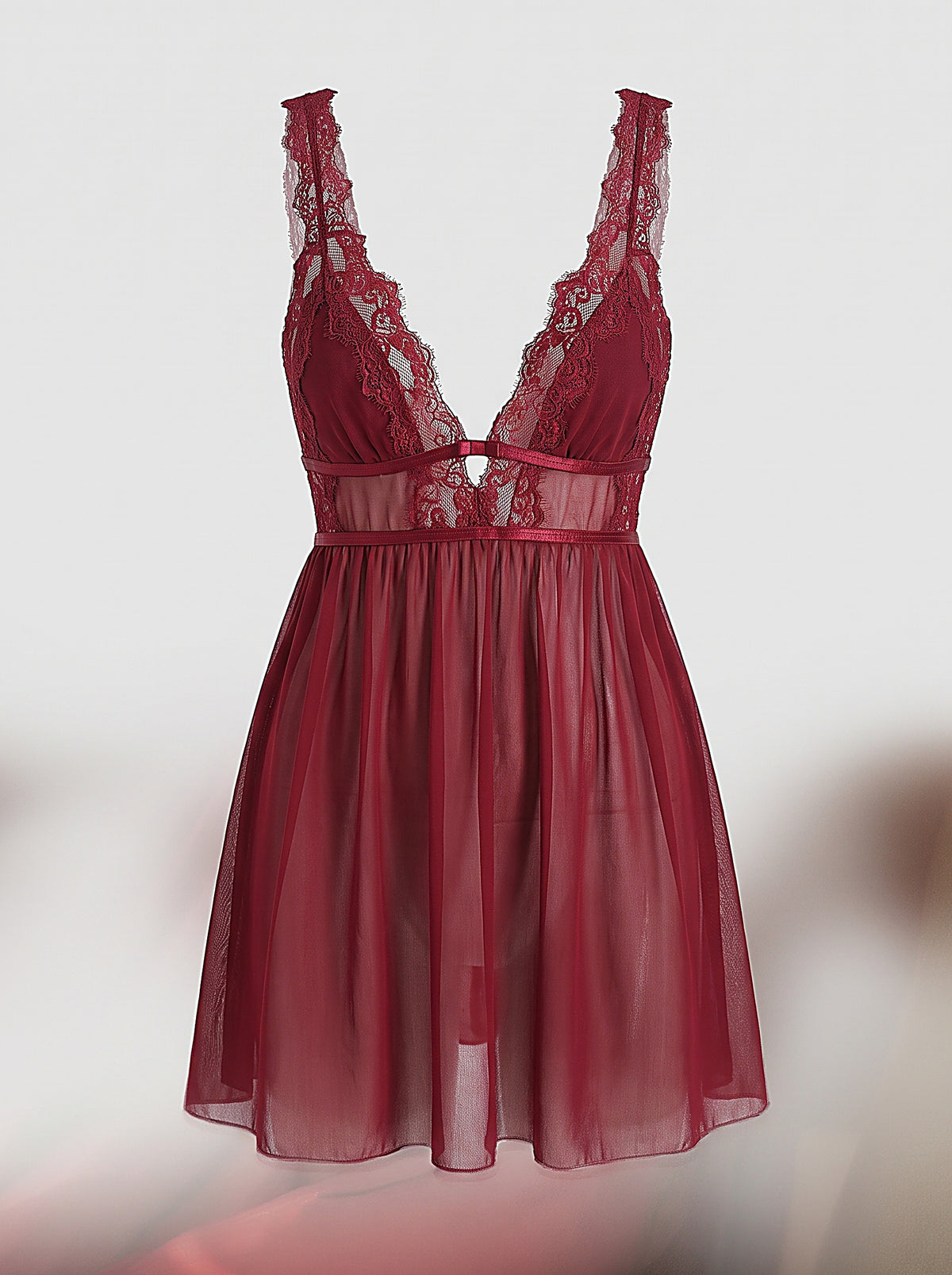 Nuisette babydoll rouge bordeaux en dentelle guipure et voile transparent, packshot mannequin invisible