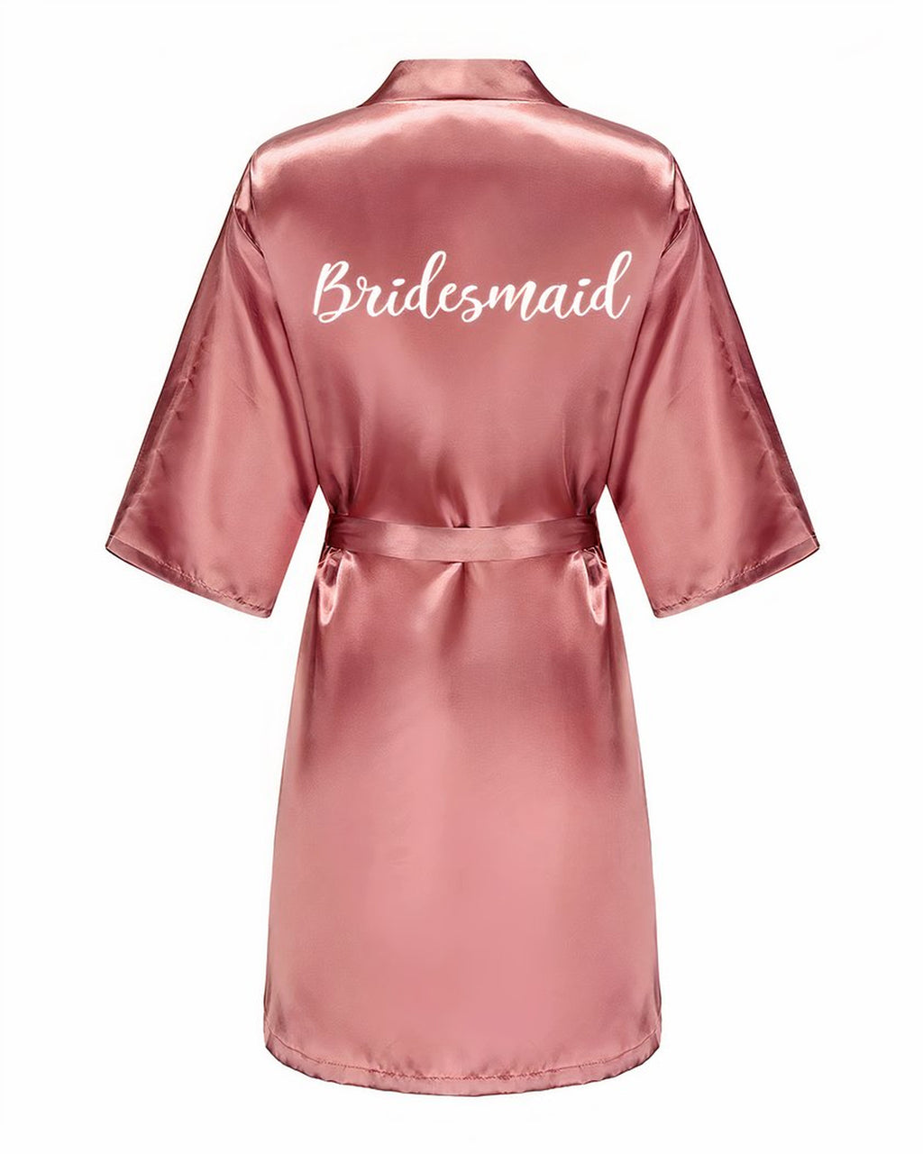 Dos du peignoir vieux rose, le mot Bridesmaid calligraphié en blanc entre les épaules