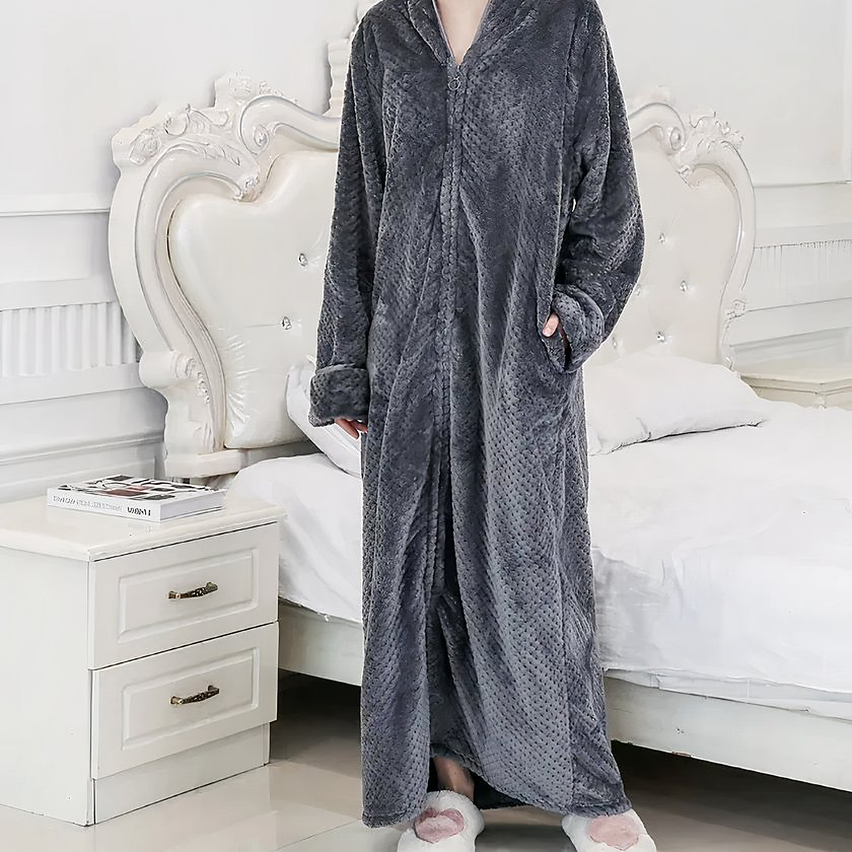 Réveil en douceur dans le peignoir polaire gris long