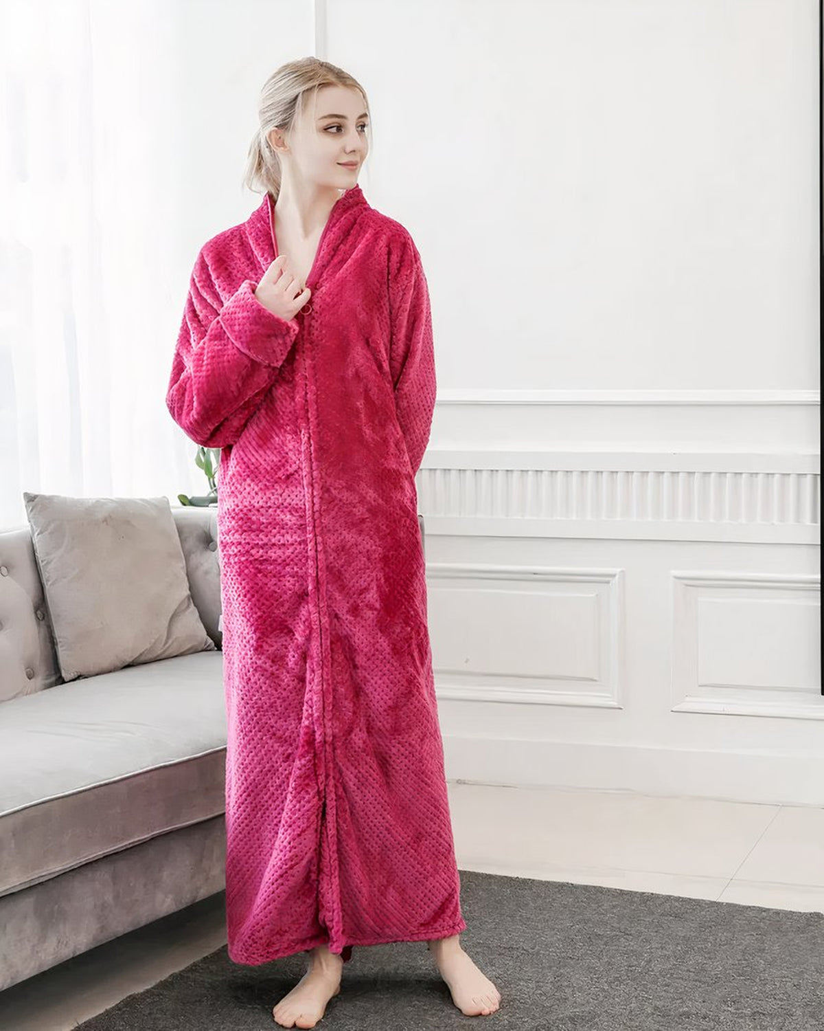 Peignoir femme polaire rose long présenté de face